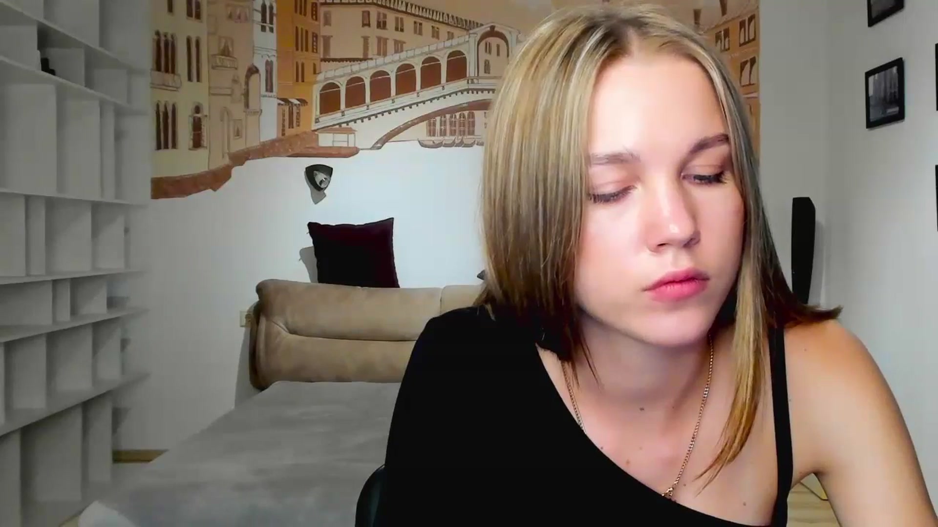 Gallery image thumbnail from Kate_Lewiss's myfreecams stream on, 04/17/2024, 11:01 image 10 of 20