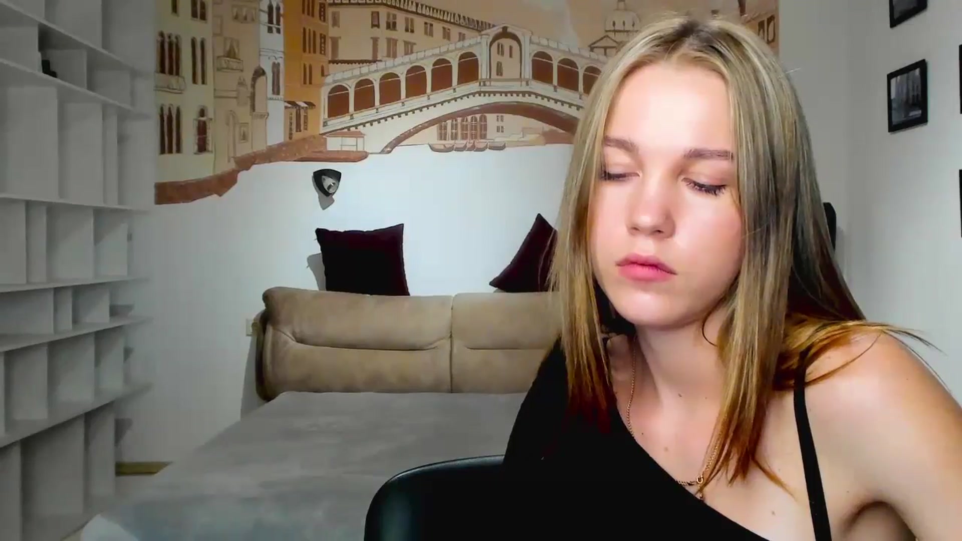 Gallery image thumbnail from Kate_Lewiss's myfreecams stream on, 04/17/2024, 11:01 image 13 of 20