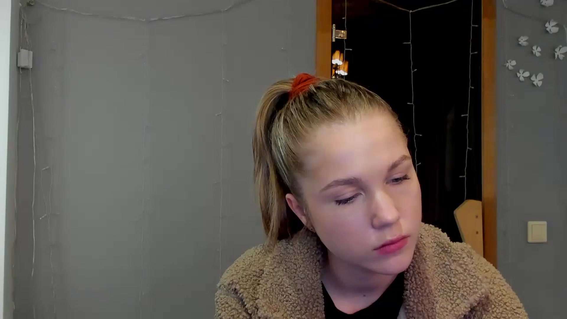 Gallery image thumbnail from Kate_Lewiss's myfreecams stream on, 04/18/2024, 07:28 image 18 of 20