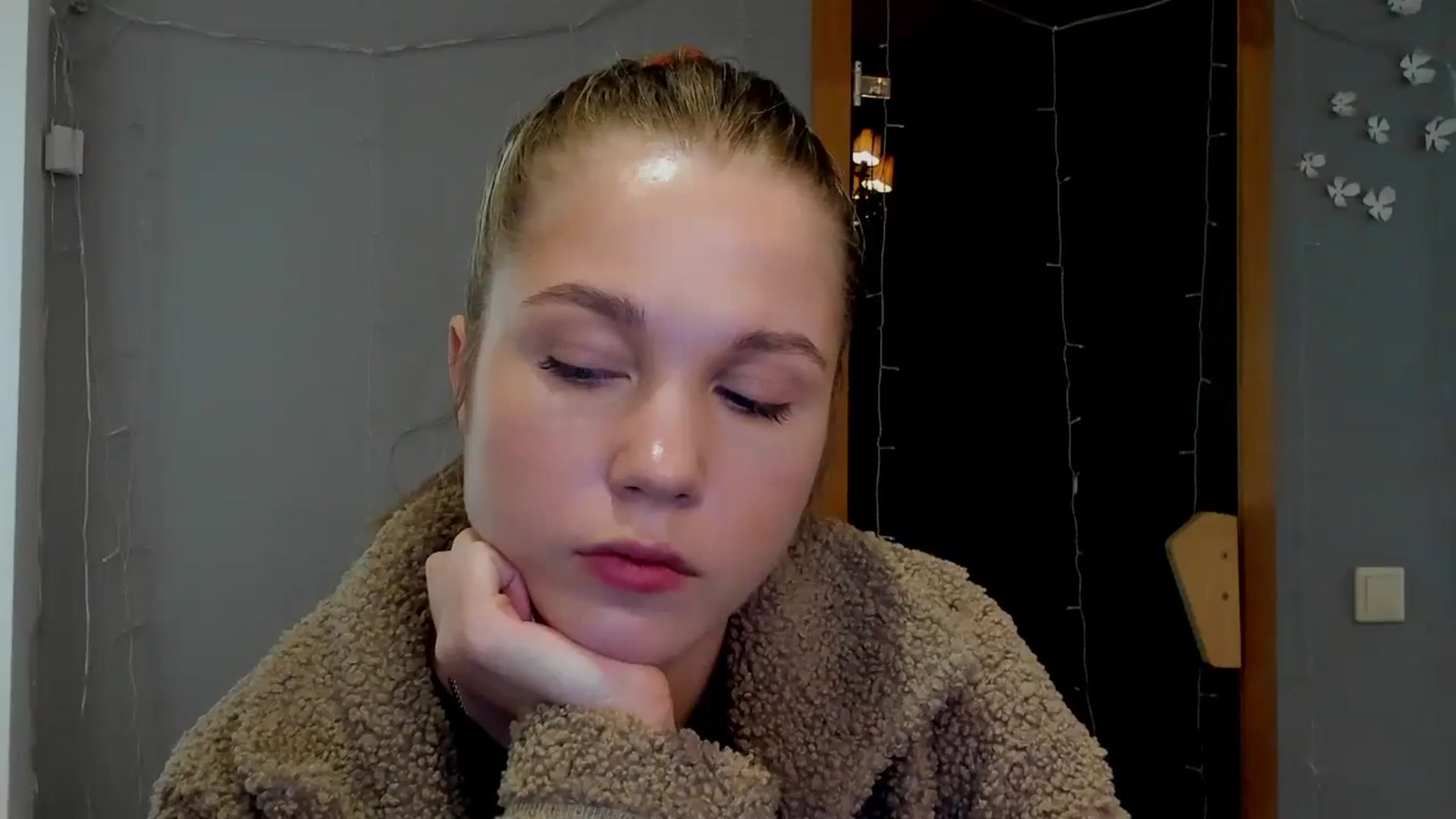 Gallery image thumbnail from Kate_Lewiss's myfreecams stream on, 04/18/2024, 07:57 image 9 of 20