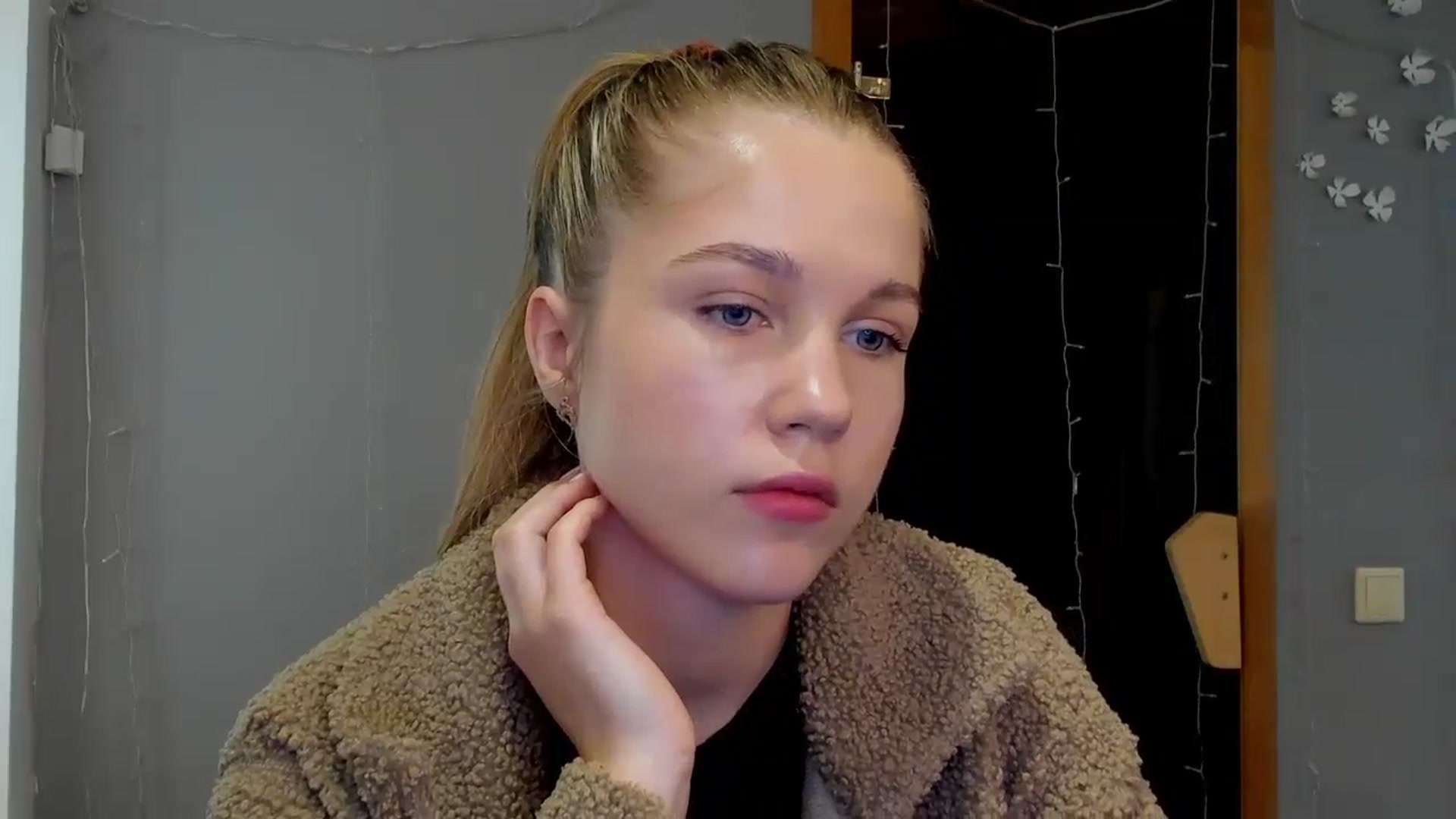 Gallery image thumbnail from Kate_Lewiss's myfreecams stream on, 04/18/2024, 07:57 image 3 of 20