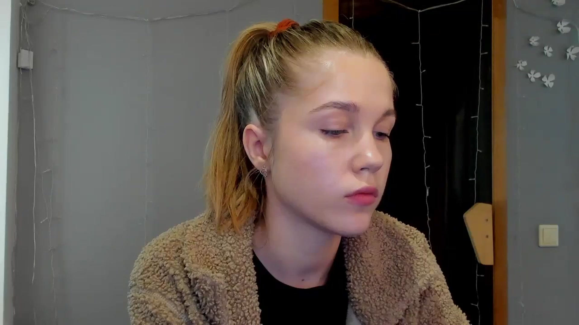 Gallery image thumbnail from Kate_Lewiss's myfreecams stream on, 04/18/2024, 07:57 image 20 of 20