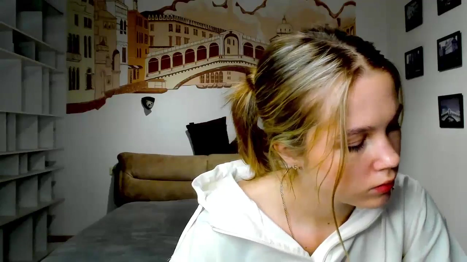 Gallery image thumbnail from Kate_Lewiss's myfreecams stream on, 04/24/2024, 07:29 image 19 of 20