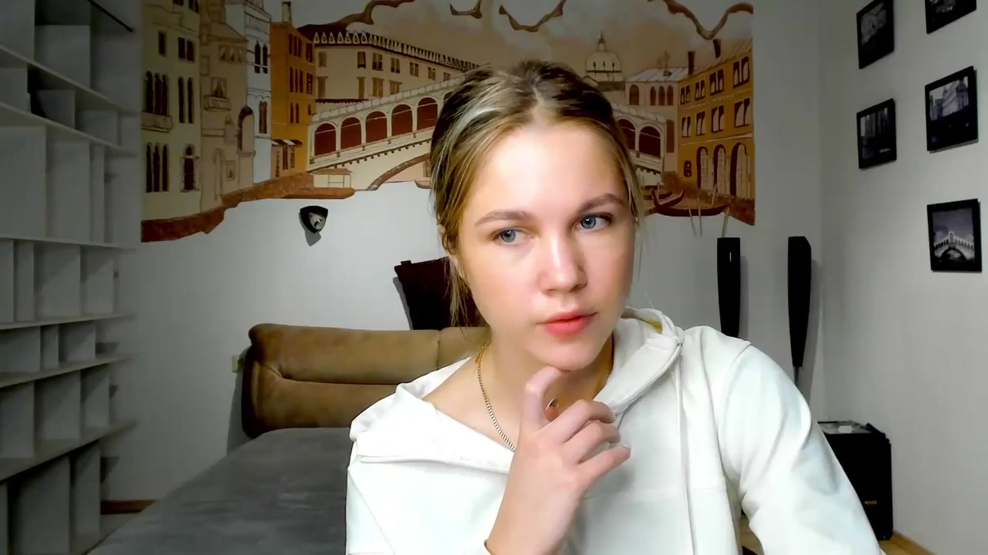 Gallery image thumbnail from Kate_Lewiss's myfreecams stream on, 04/24/2024, 07:29 image 4 of 20