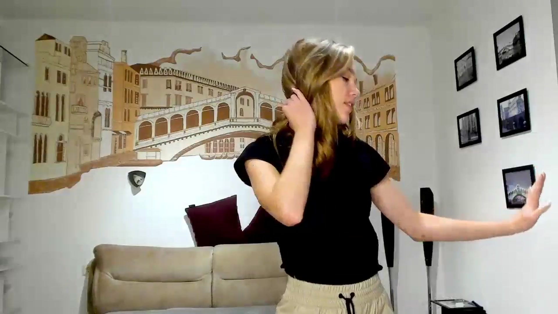 Gallery image thumbnail from Kate_Lewiss's myfreecams stream on, 04/28/2024, 08:44 image 8 of 20