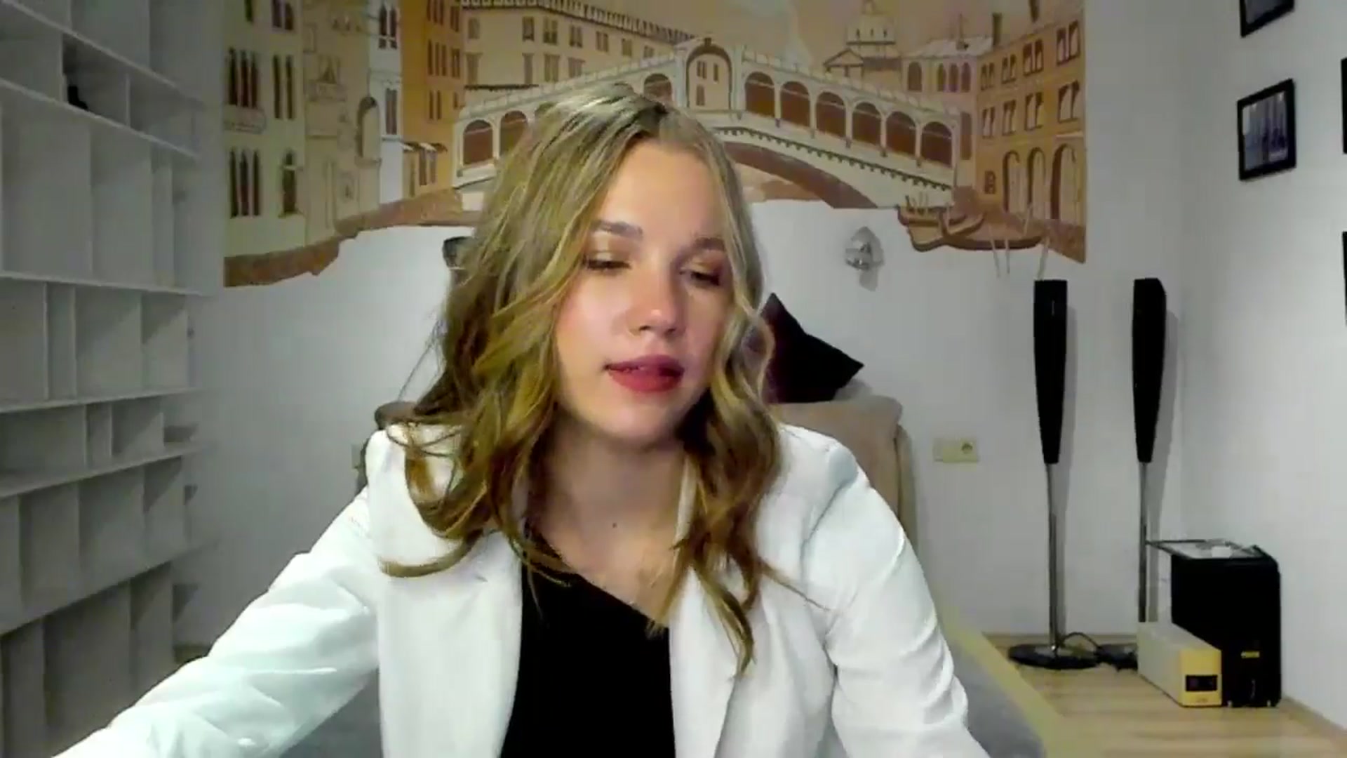 Gallery image thumbnail from Kate_Lewiss's myfreecams stream on, 05/02/2024, 06:18 image 13 of 20