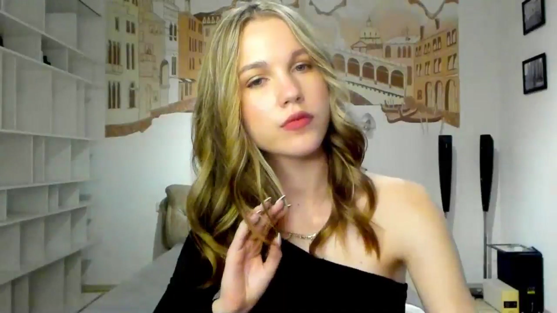Gallery image thumbnail from Kate_Lewiss's myfreecams stream on, 05/02/2024, 07:47 image 9 of 20