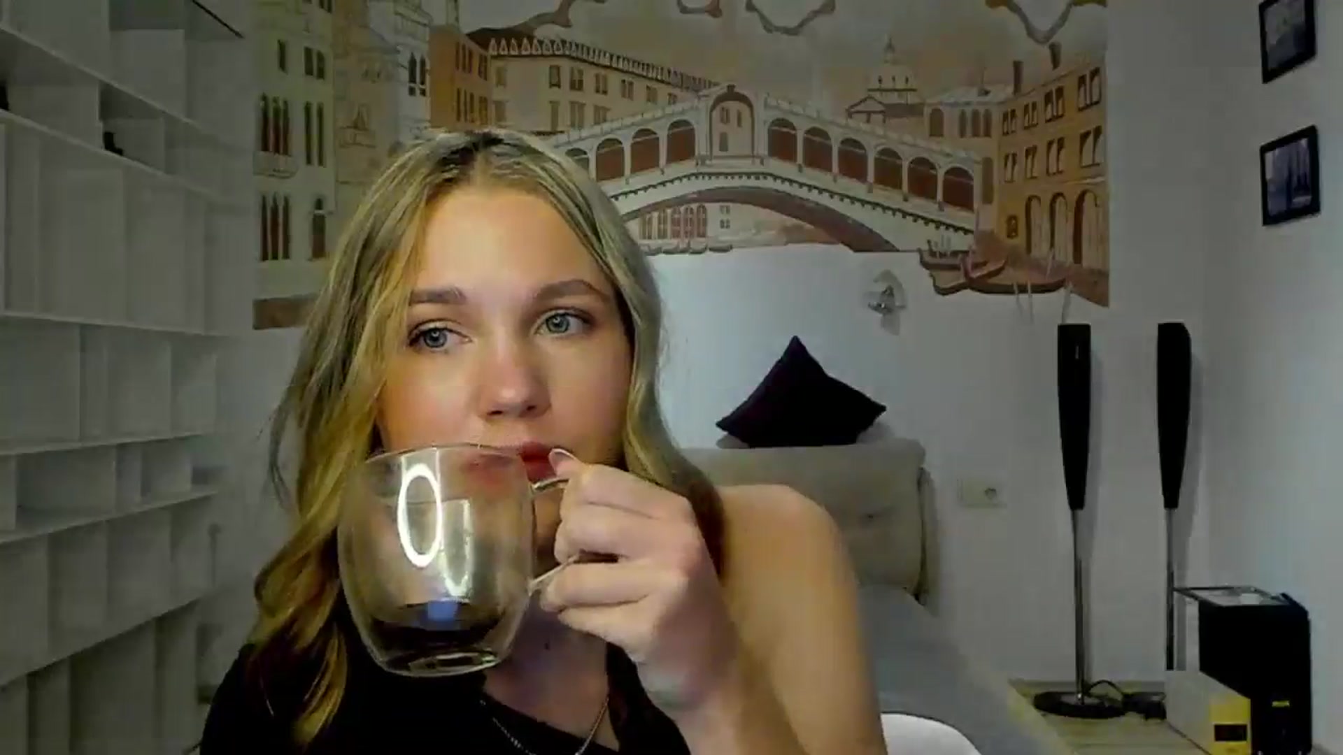 Gallery image thumbnail from Kate_Lewiss's myfreecams stream on, 05/02/2024, 08:49 image 4 of 20