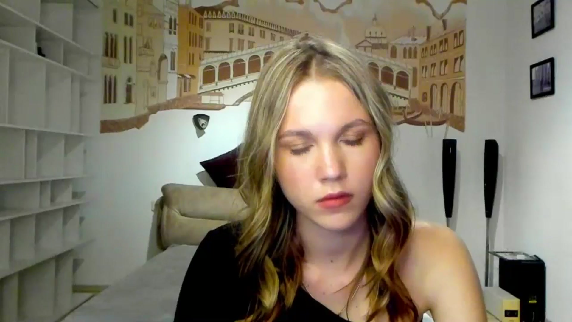 Gallery image thumbnail from Kate_Lewiss's myfreecams stream on, 05/02/2024, 11:04 image 11 of 20