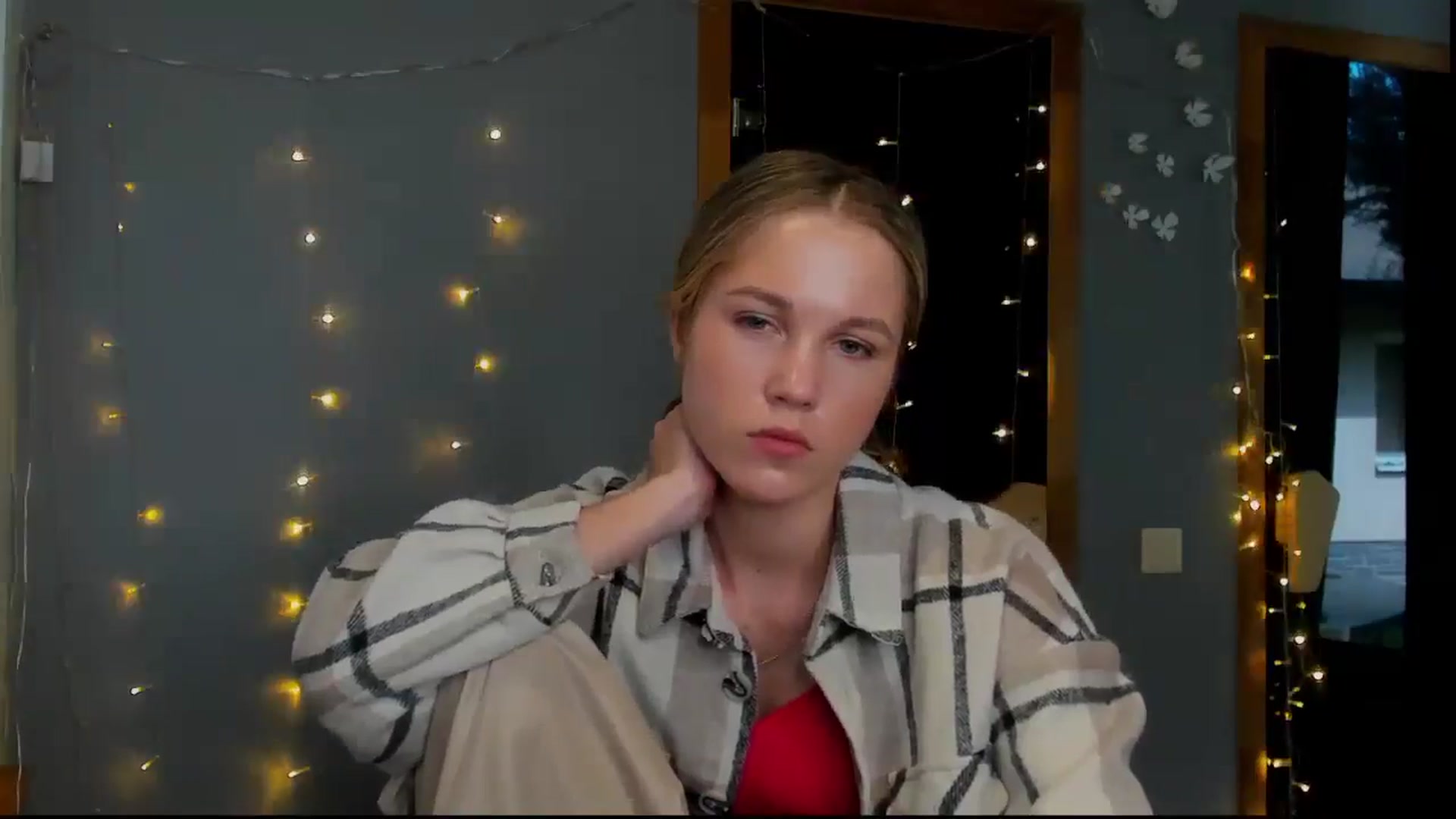 Gallery image thumbnail from Kate_Lewiss's myfreecams stream on, 05/03/2024, 10:05 image 6 of 20