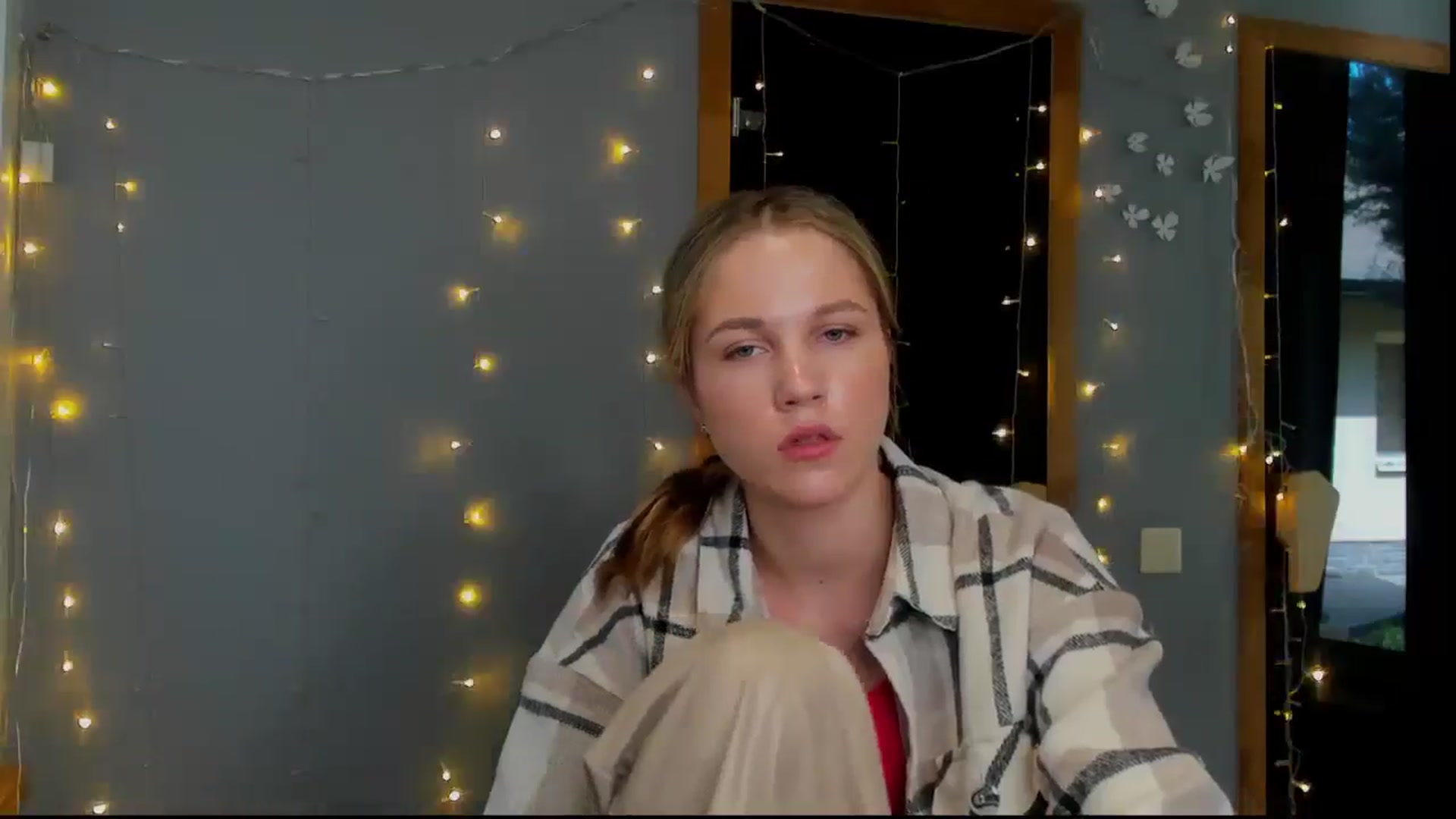 Gallery image thumbnail from Kate_Lewiss's myfreecams stream on, 05/03/2024, 10:05 image 8 of 20