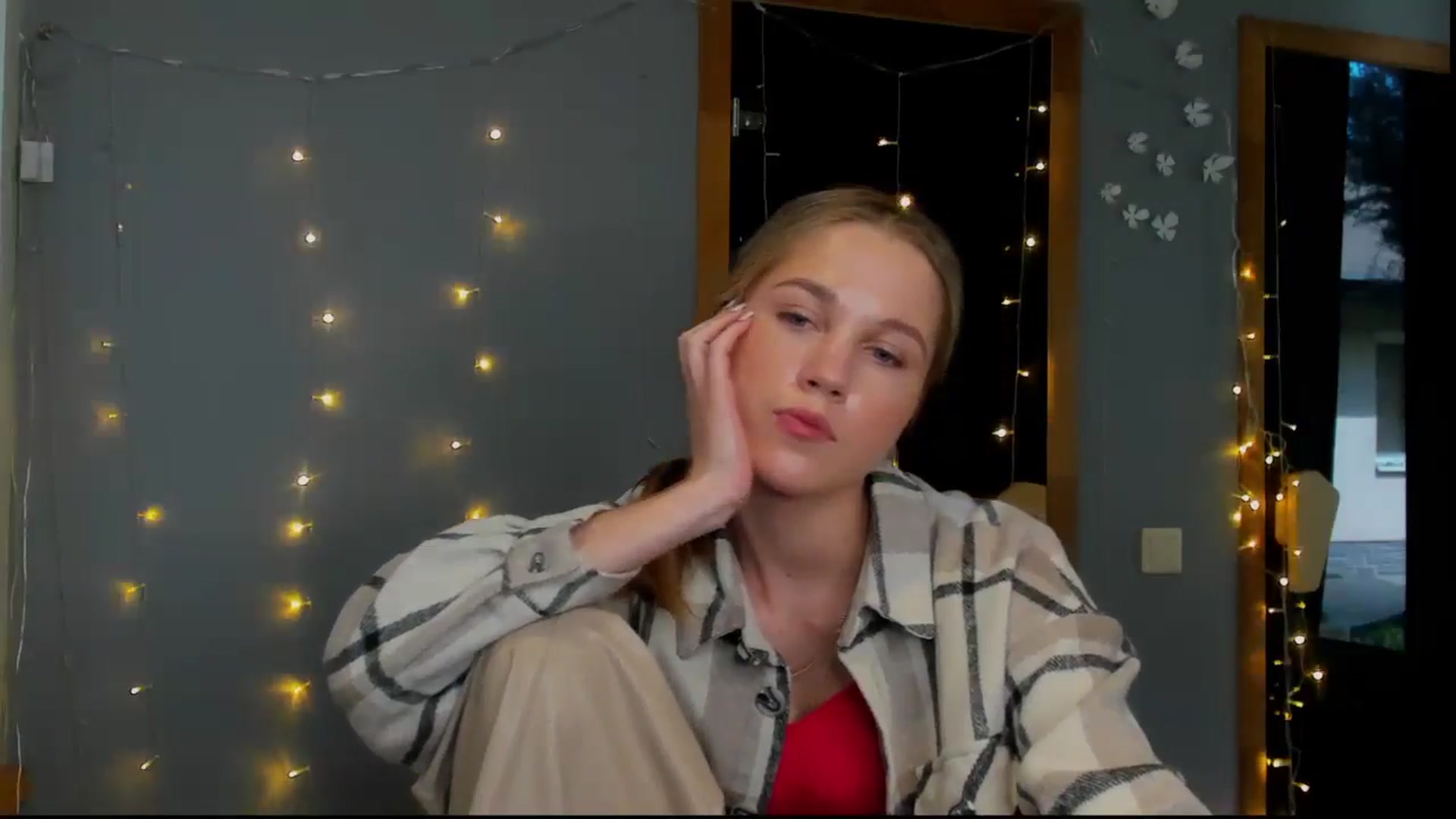 Gallery image thumbnail from Kate_Lewiss's myfreecams stream on, 05/03/2024, 10:05 image 7 of 20