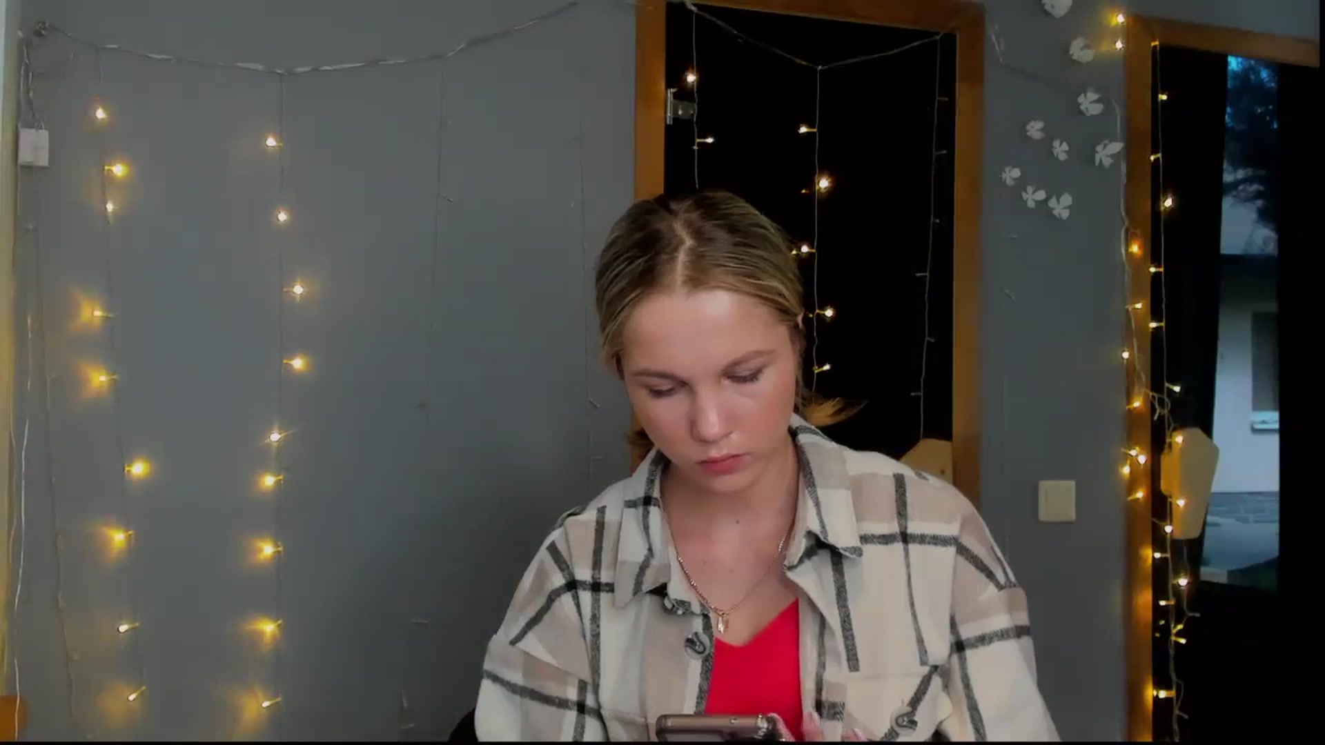 Gallery image thumbnail from Kate_Lewiss's myfreecams stream on, 05/03/2024, 10:05 image 4 of 20