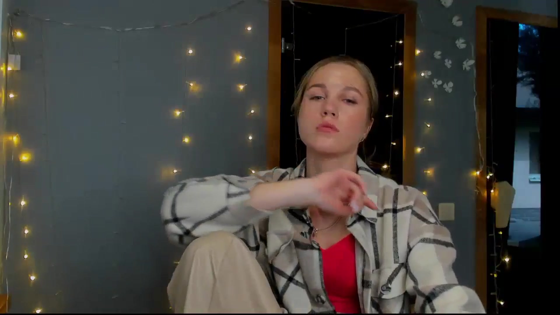 Gallery image thumbnail from Kate_Lewiss's myfreecams stream on, 05/03/2024, 10:05 image 11 of 20