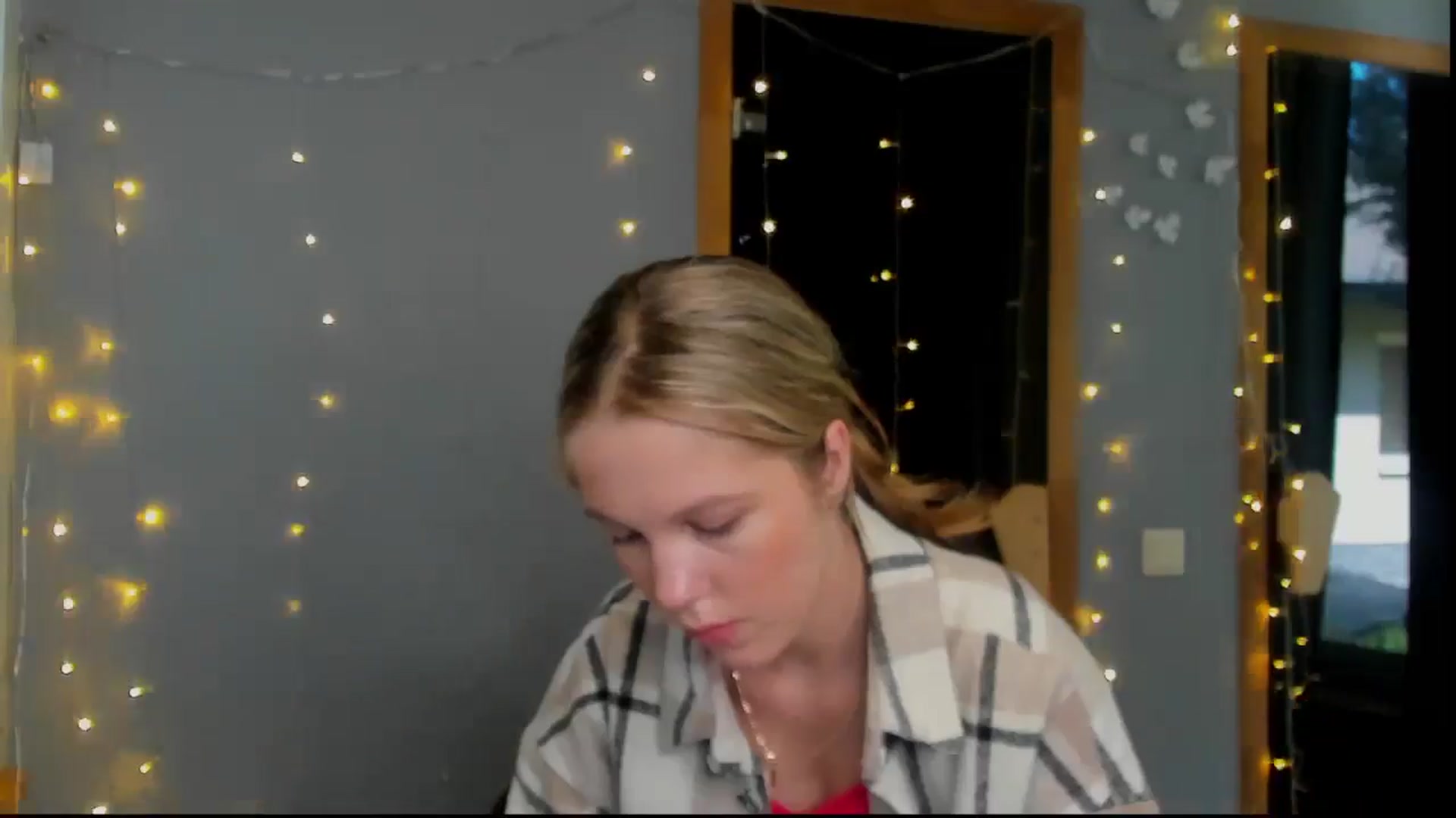 Gallery image thumbnail from Kate_Lewiss's myfreecams stream on, 05/03/2024, 10:05 image 20 of 20