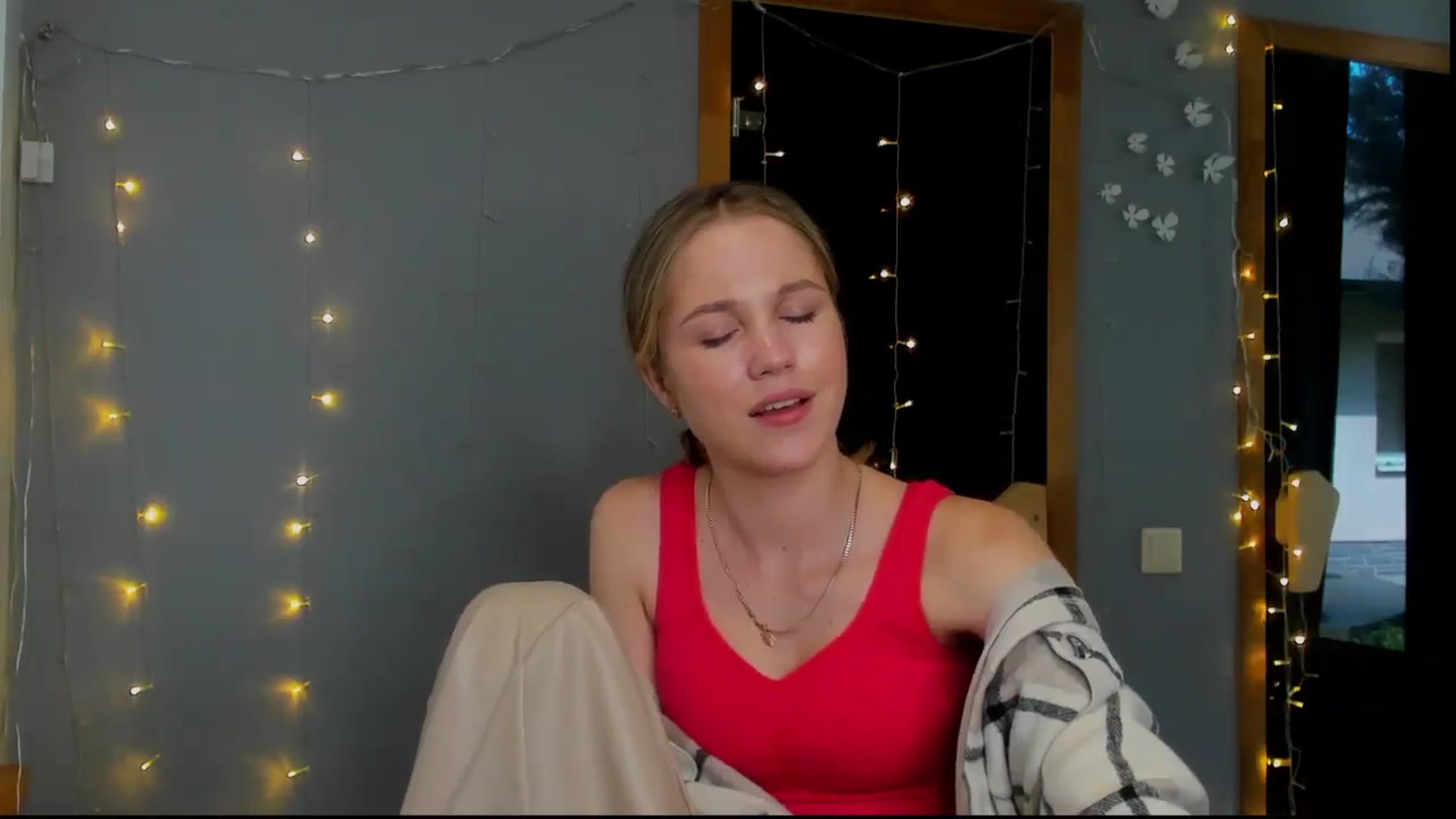 Gallery image thumbnail from Kate_Lewiss's myfreecams stream on, 05/03/2024, 10:05 image 14 of 20