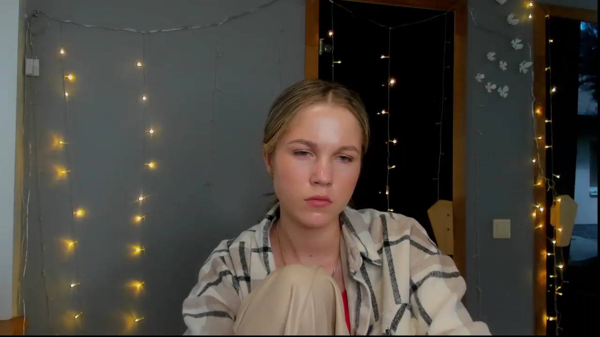 Gallery image thumbnail from Kate_Lewiss's myfreecams stream on, 05/03/2024, 11:07 image 12 of 20