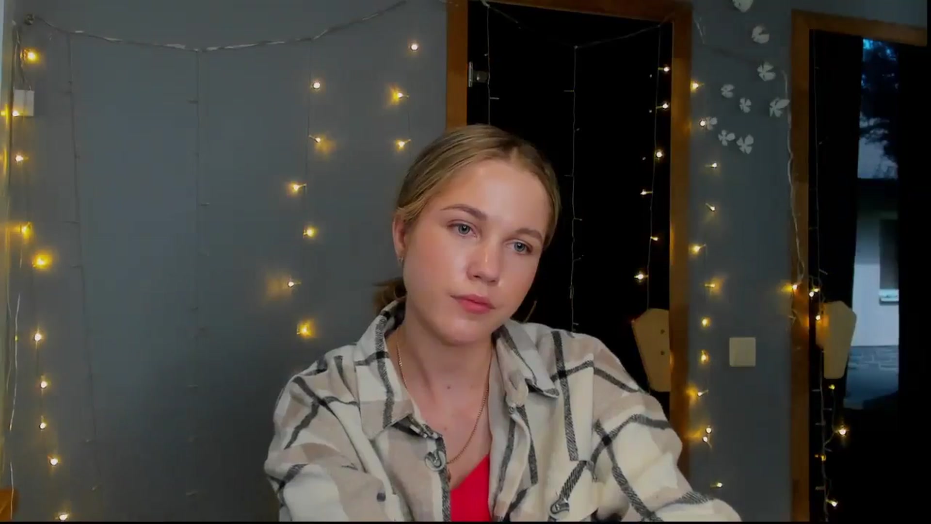 Gallery image thumbnail from Kate_Lewiss's myfreecams stream on, 05/03/2024, 11:07 image 2 of 20