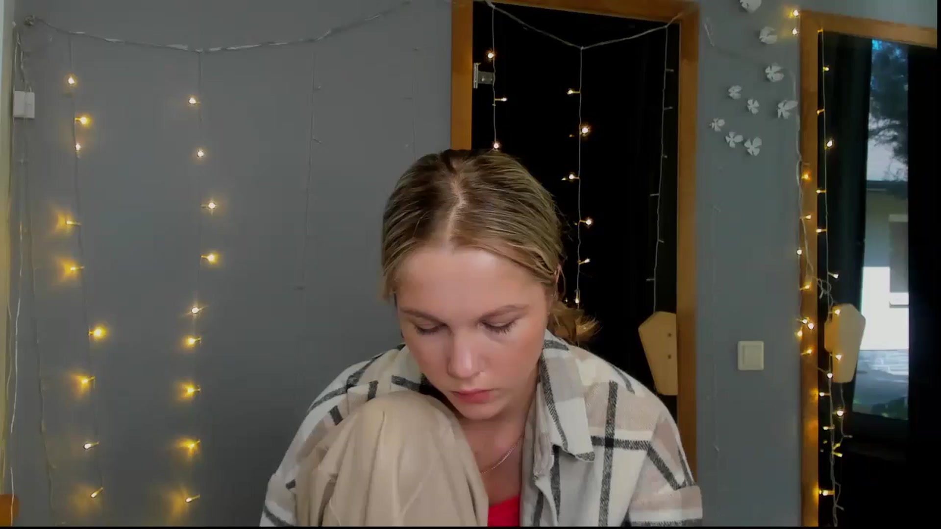 Gallery image thumbnail from Kate_Lewiss's myfreecams stream on, 05/03/2024, 11:07 image 1 of 20