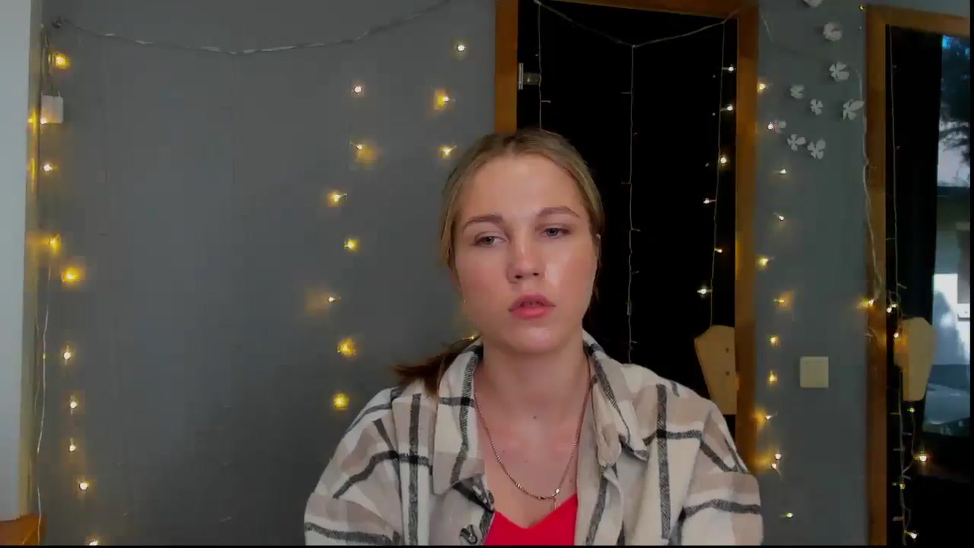 Gallery image thumbnail from Kate_Lewiss's myfreecams stream on, 05/03/2024, 11:07 image 16 of 20