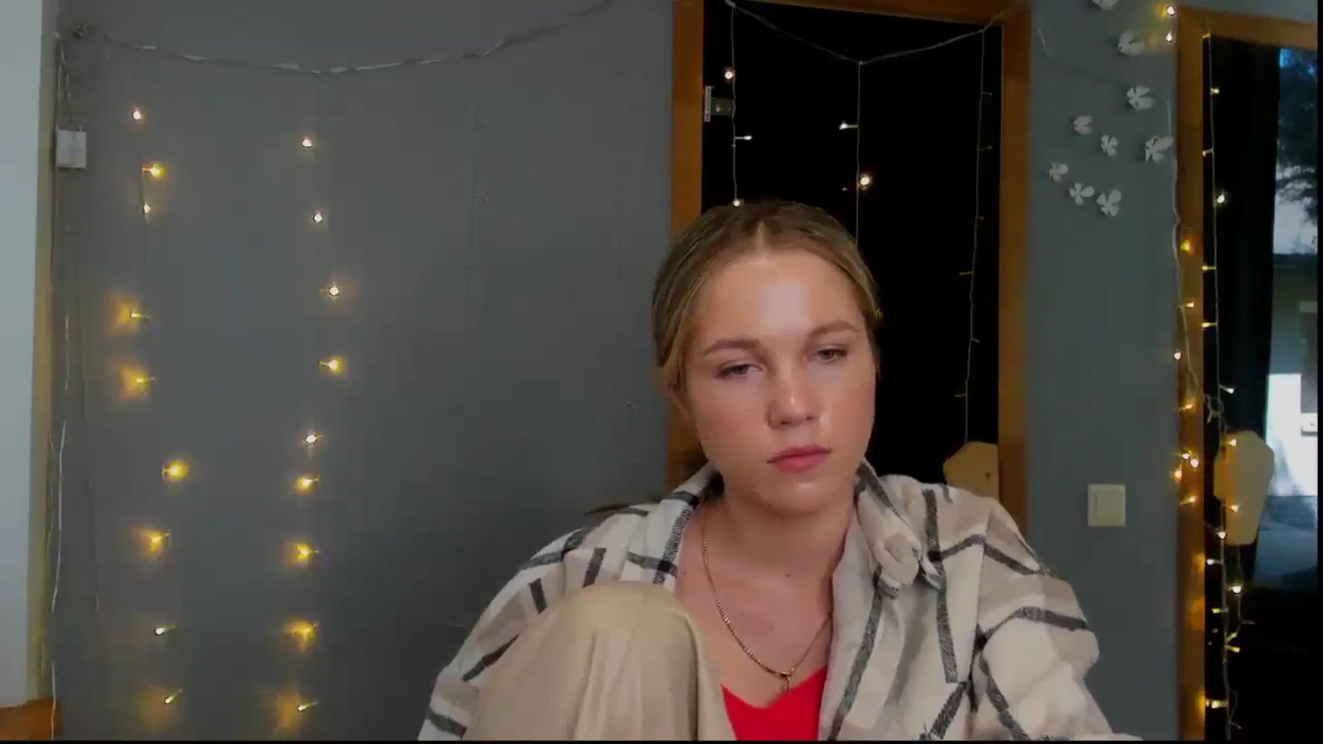 Gallery image thumbnail from Kate_Lewiss's myfreecams stream on, 05/03/2024, 11:07 image 10 of 20
