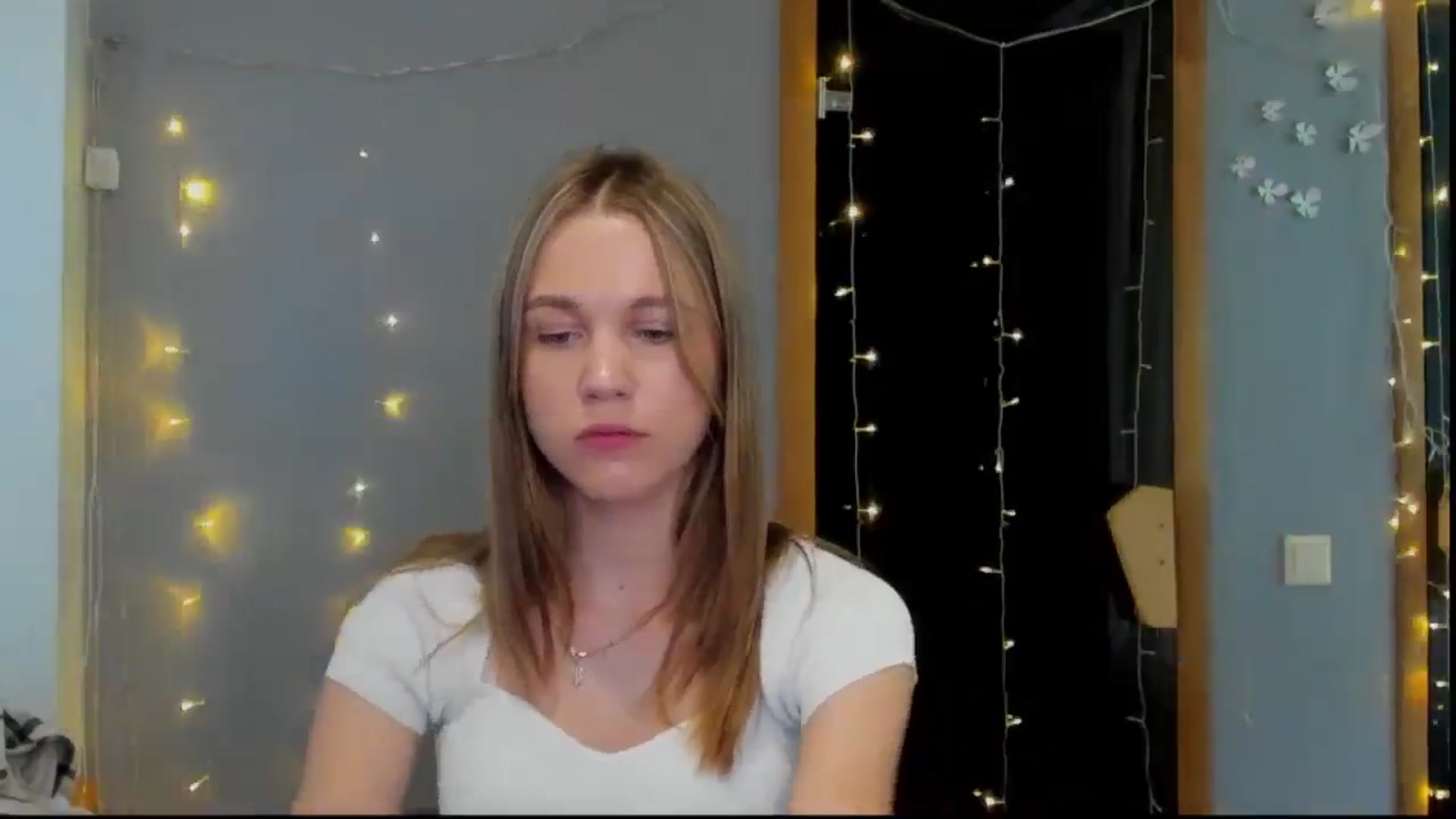 Gallery image thumbnail from Kate_Lewiss's myfreecams stream on, 05/04/2024, 07:28 image 14 of 20