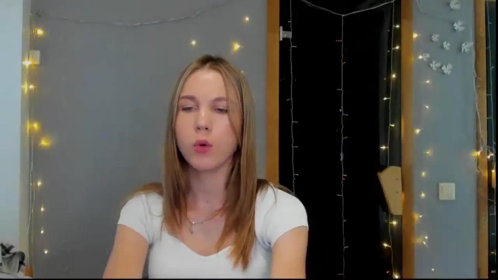 Gallery image thumbnail from Kate_Lewiss's myfreecams stream on, 05/04/2024, 07:28 image 15 of 20