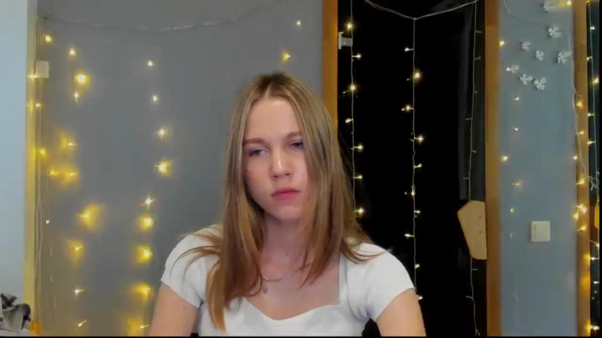 Gallery image thumbnail from Kate_Lewiss's myfreecams stream on, 05/04/2024, 08:36 image 2 of 20
