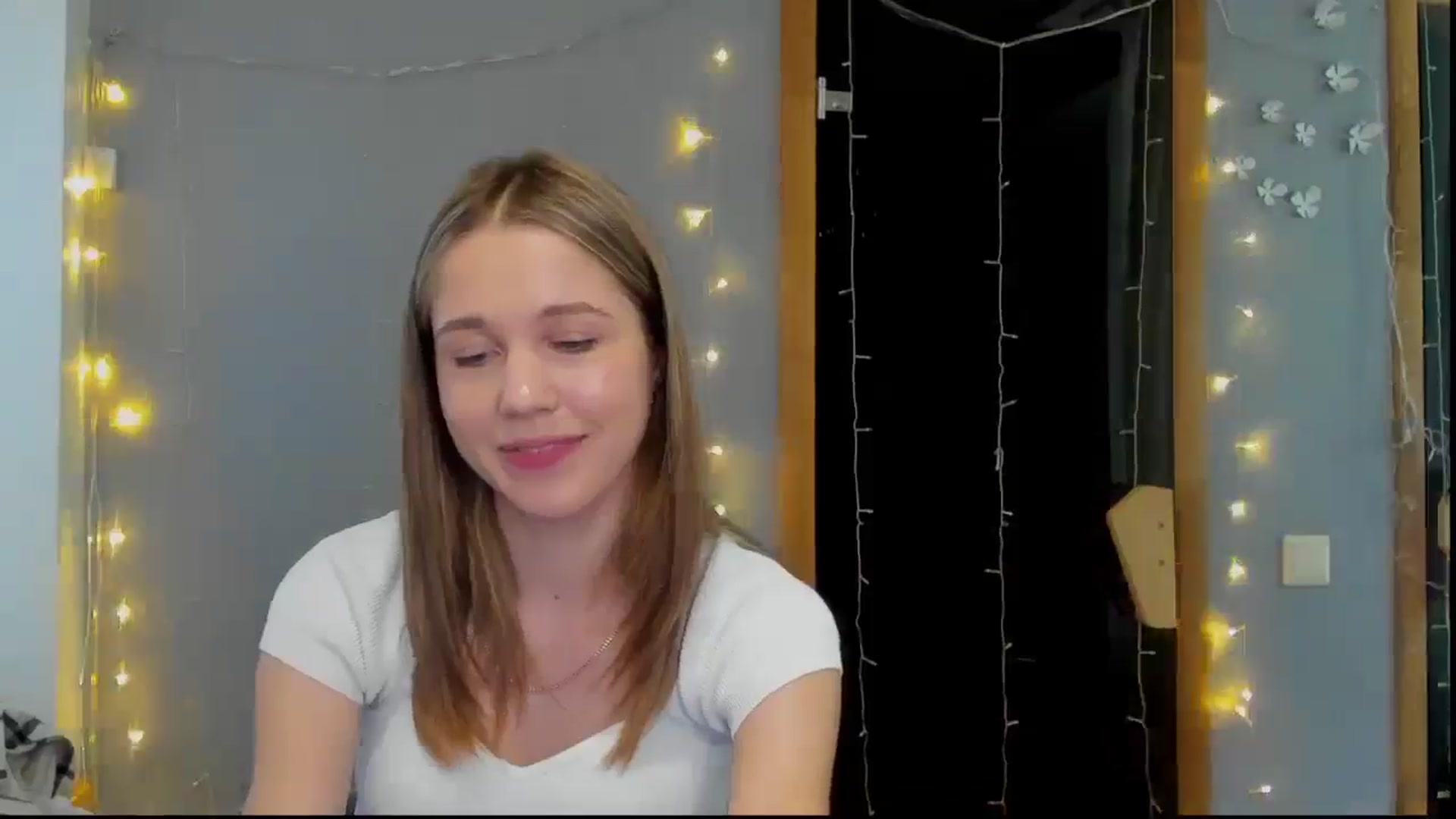 Gallery image thumbnail from Kate_Lewiss's myfreecams stream on, 05/04/2024, 08:36 image 14 of 20