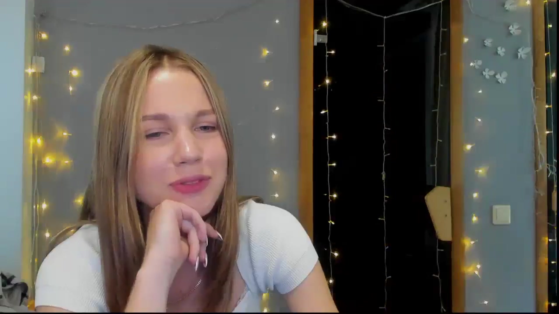 Gallery image thumbnail from Kate_Lewiss's myfreecams stream on, 05/04/2024, 08:36 image 11 of 20