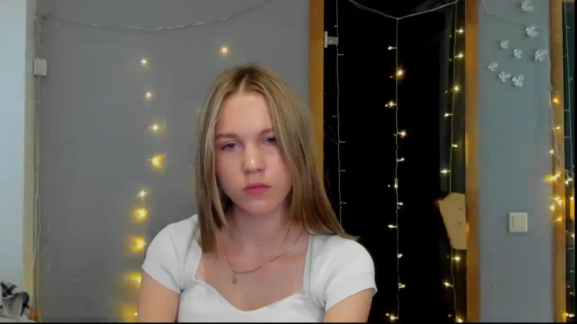 Gallery image thumbnail from Kate_Lewiss's myfreecams stream on, 05/04/2024, 08:36 image 8 of 20