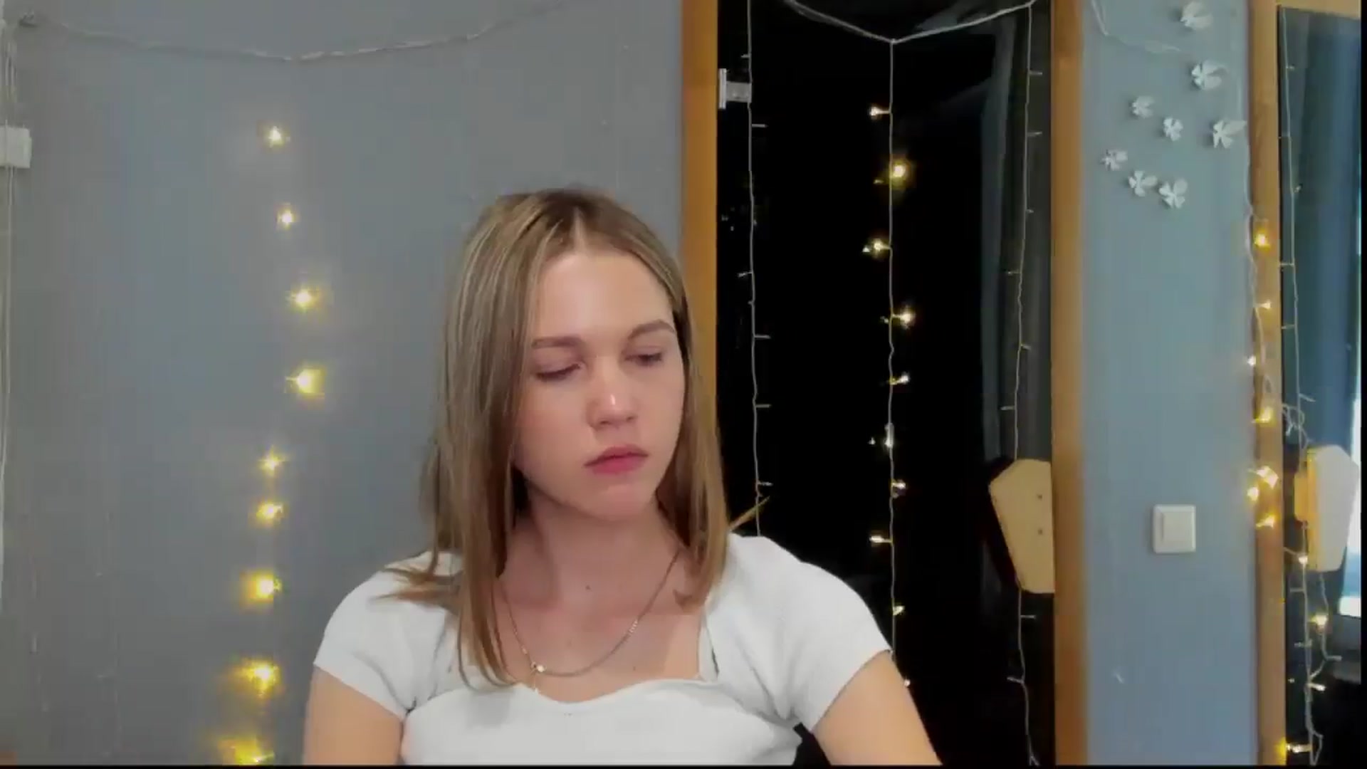 Gallery image thumbnail from Kate_Lewiss's myfreecams stream on, 05/04/2024, 09:36 image 9 of 20