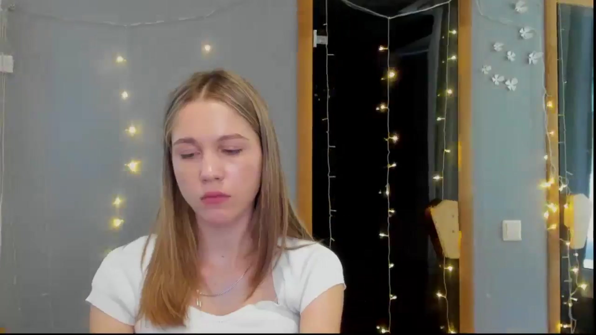 Gallery image thumbnail from Kate_Lewiss's myfreecams stream on, 05/04/2024, 09:36 image 12 of 20