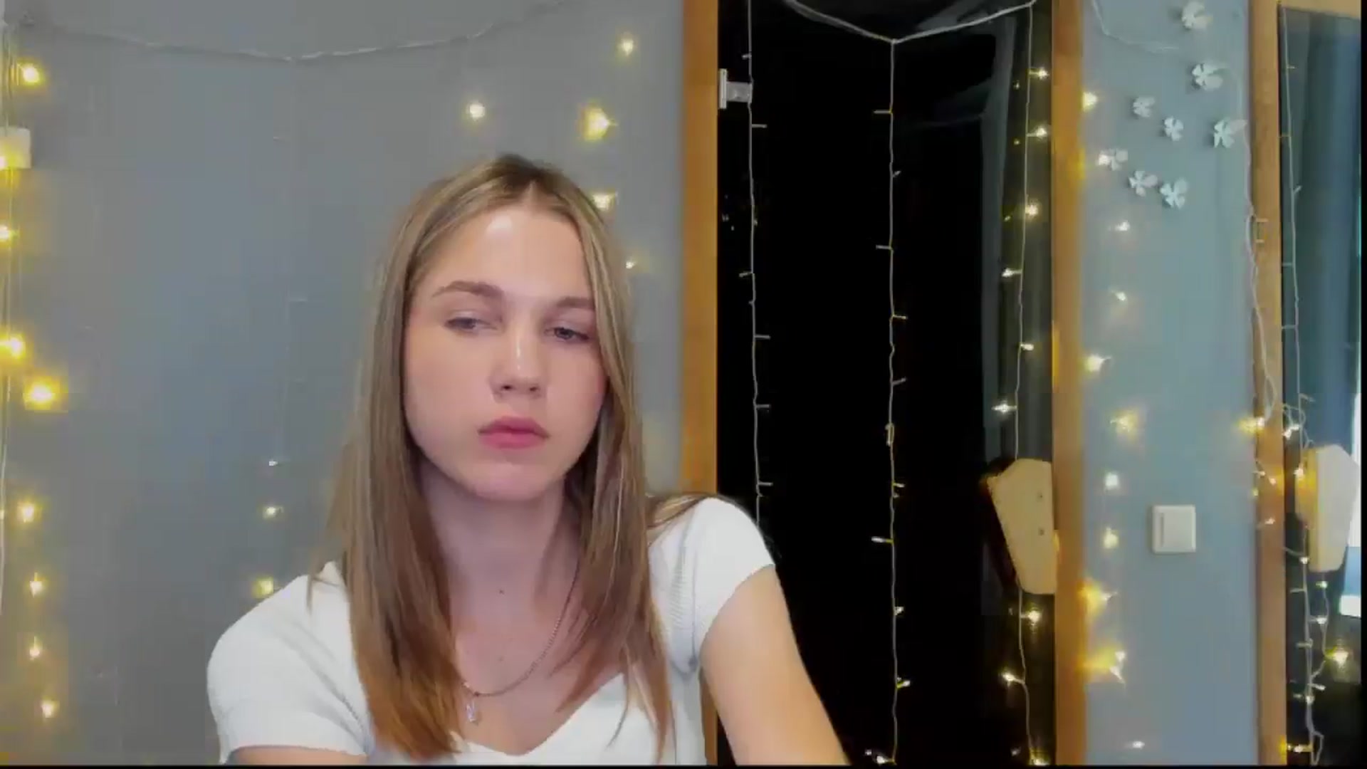 Gallery image thumbnail from Kate_Lewiss's myfreecams stream on, 05/04/2024, 09:36 image 17 of 20