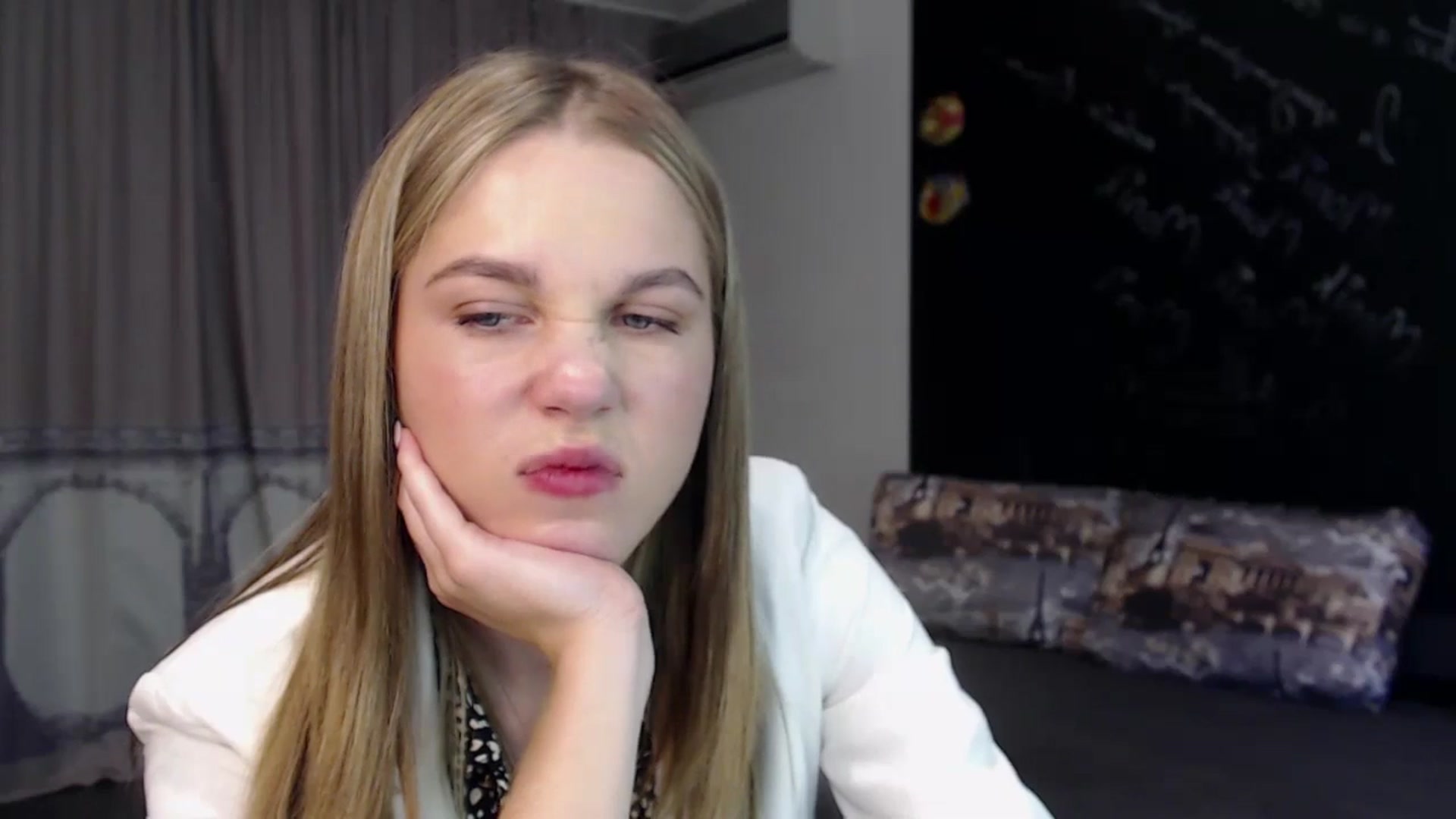 Gallery image thumbnail from Kate_Lewiss's myfreecams stream on, 05/12/2024, 10:46 image 6 of 20