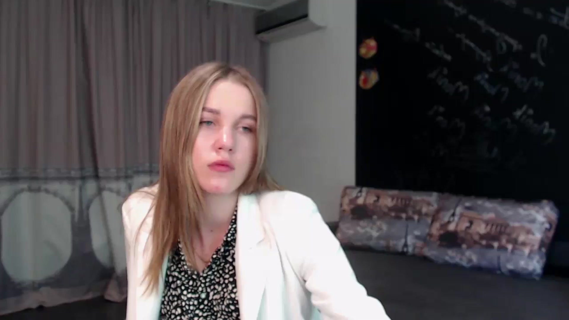 Gallery image thumbnail from Kate_Lewiss's myfreecams stream on, 05/12/2024, 10:46 image 18 of 20