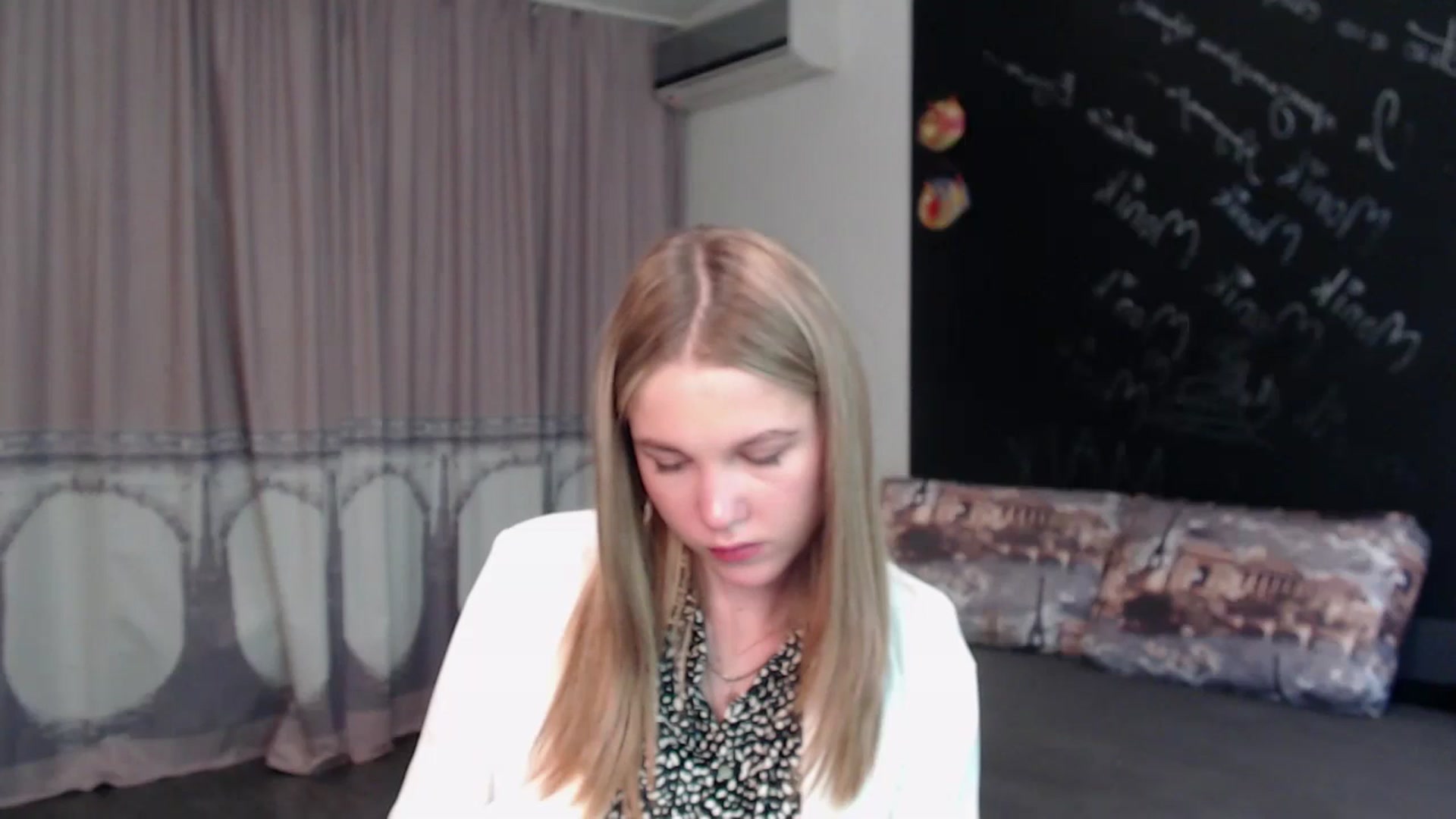 Gallery image thumbnail from Kate_Lewiss's myfreecams stream on, 05/12/2024, 10:46 image 4 of 20