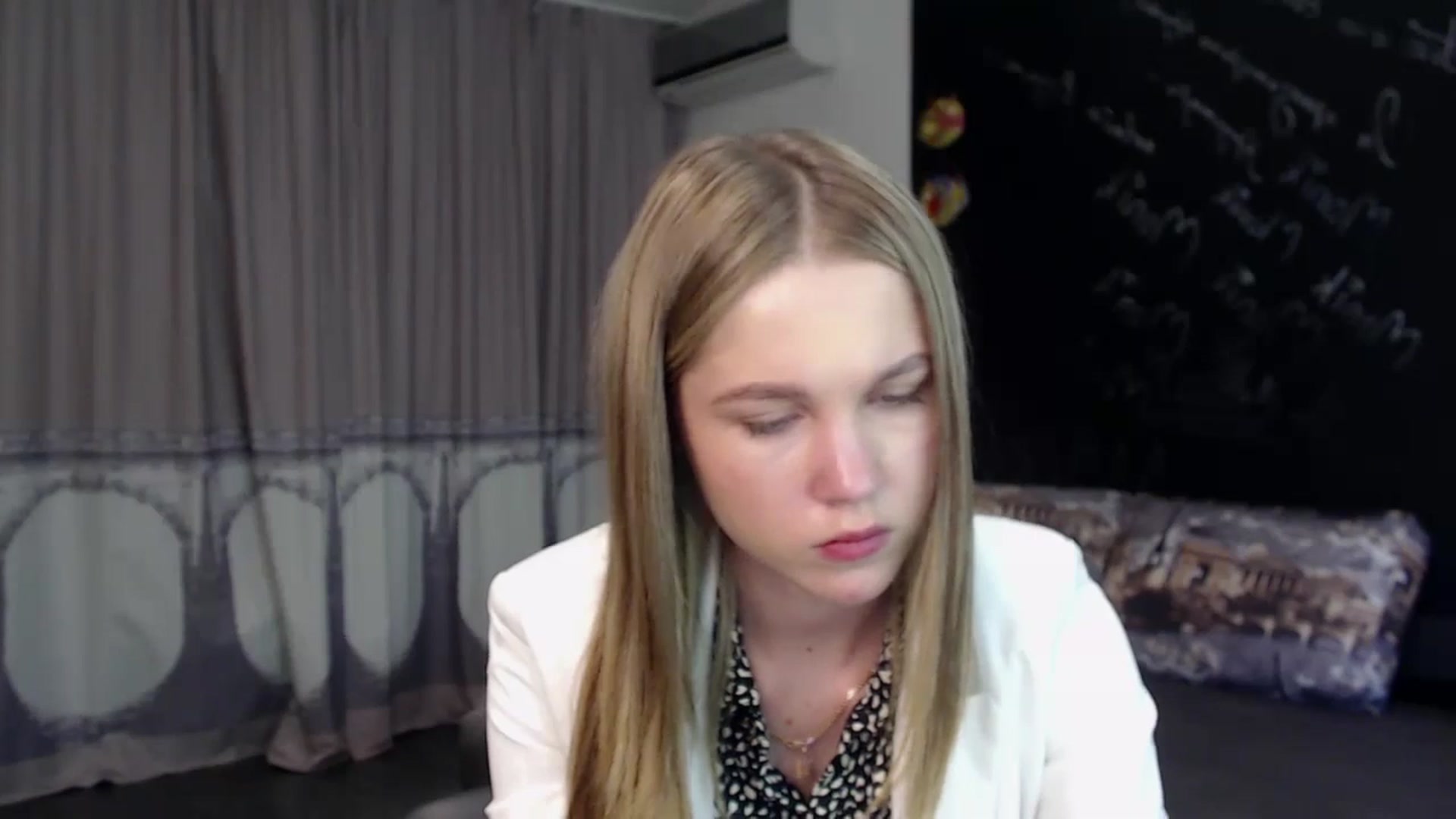 Gallery image thumbnail from Kate_Lewiss's myfreecams stream on, 05/12/2024, 11:00 image 19 of 20