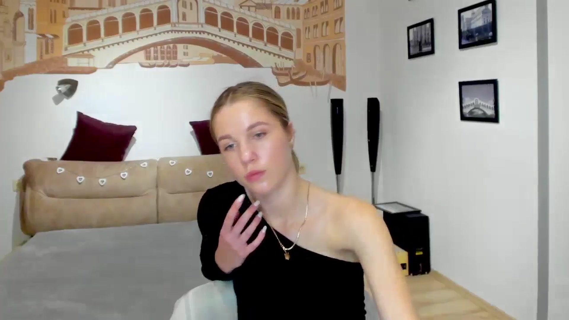 Gallery image thumbnail from Kate_Lewiss's myfreecams stream on, 05/13/2024, 09:28 image 12 of 20