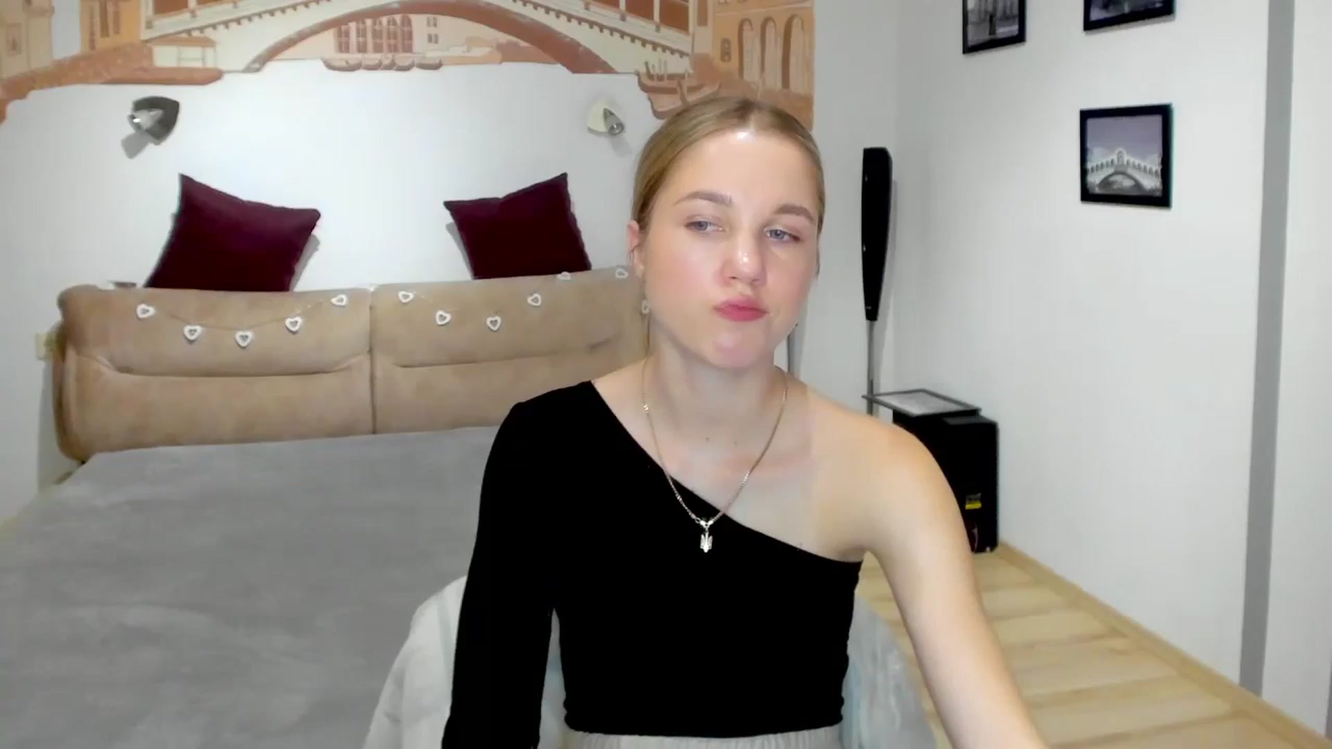 Gallery image thumbnail from Kate_Lewiss's myfreecams stream on, 05/13/2024, 09:28 image 1 of 20
