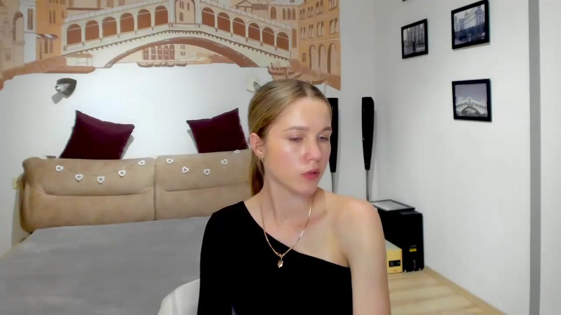 Gallery image thumbnail from Kate_Lewiss's myfreecams stream on, 05/13/2024, 09:55 image 17 of 20