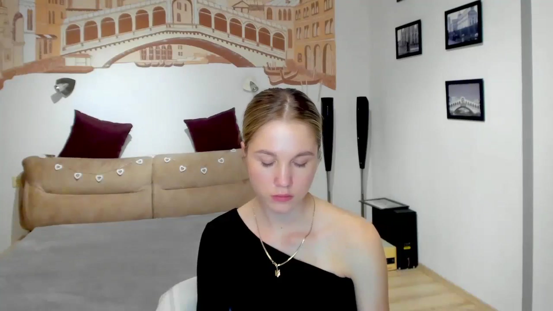 Gallery image thumbnail from Kate_Lewiss's myfreecams stream on, 05/13/2024, 10:23 image 3 of 20