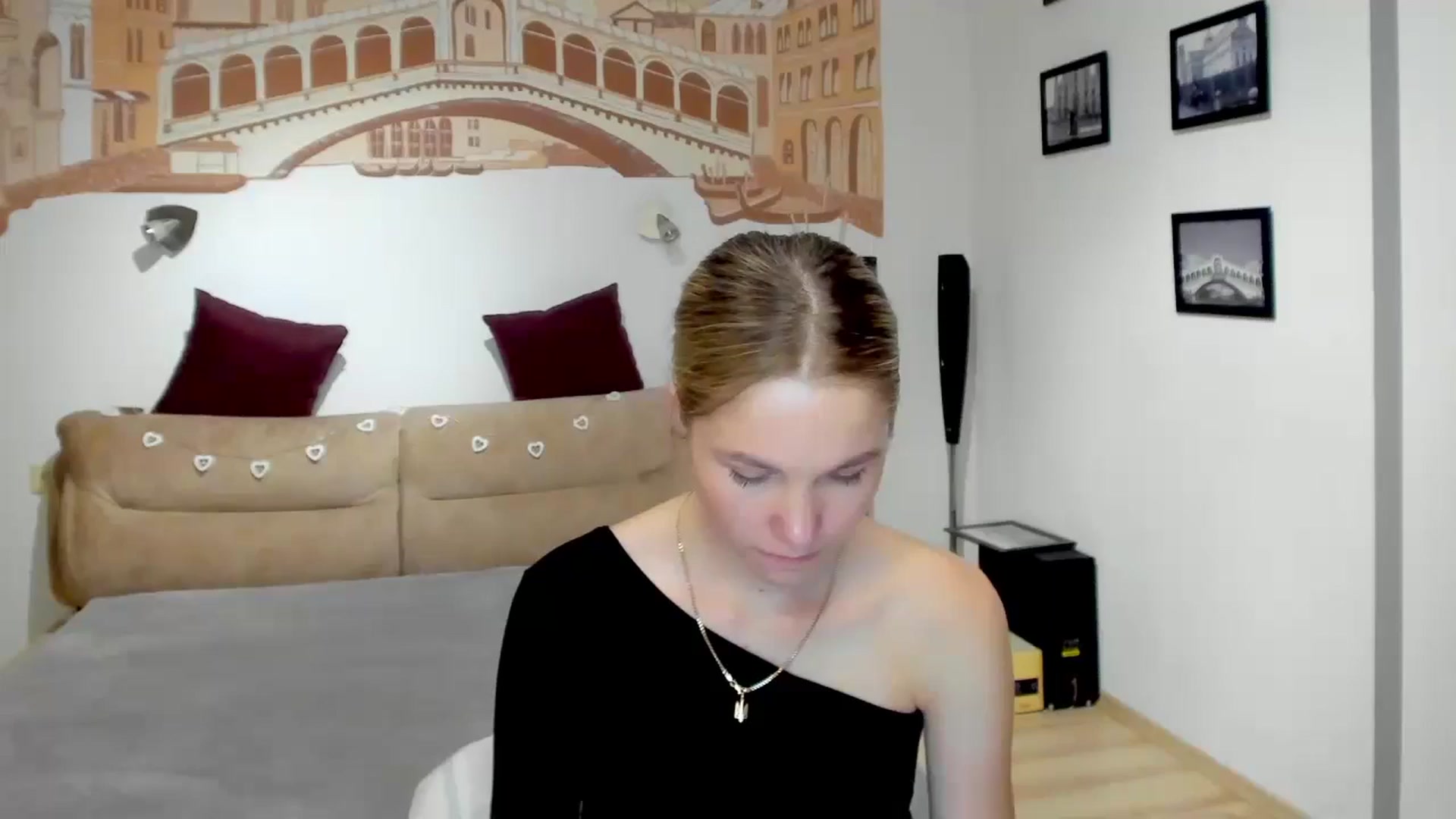 Gallery image thumbnail from Kate_Lewiss's myfreecams stream on, 05/13/2024, 10:23 image 14 of 20