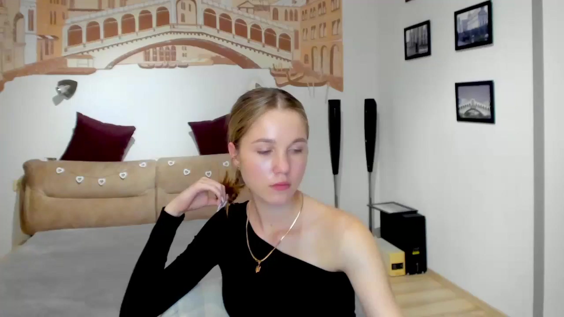 Gallery image thumbnail from Kate_Lewiss's myfreecams stream on, 05/13/2024, 10:23 image 7 of 20