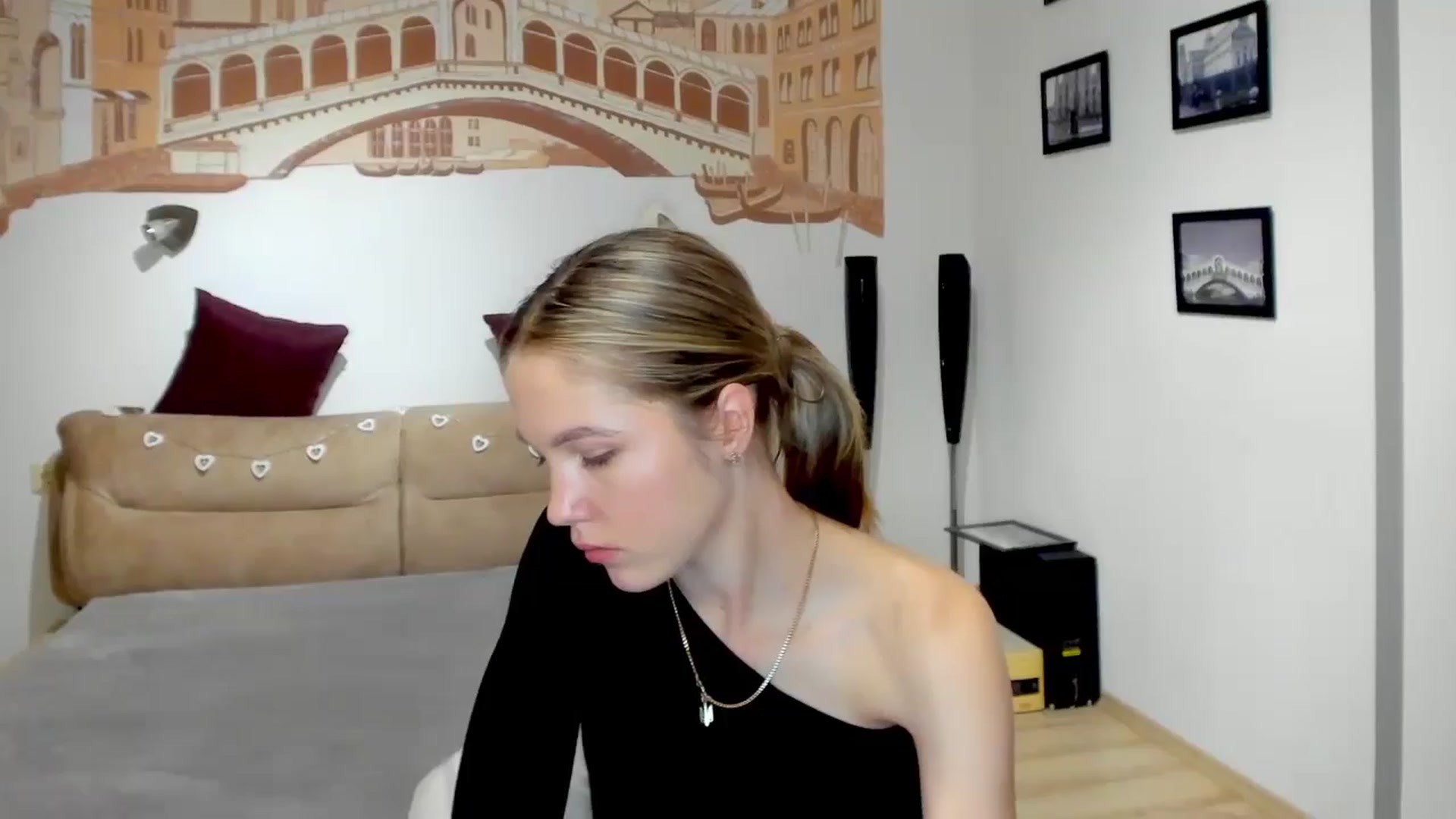 Gallery image thumbnail from Kate_Lewiss's myfreecams stream on, 05/13/2024, 10:23 image 9 of 20
