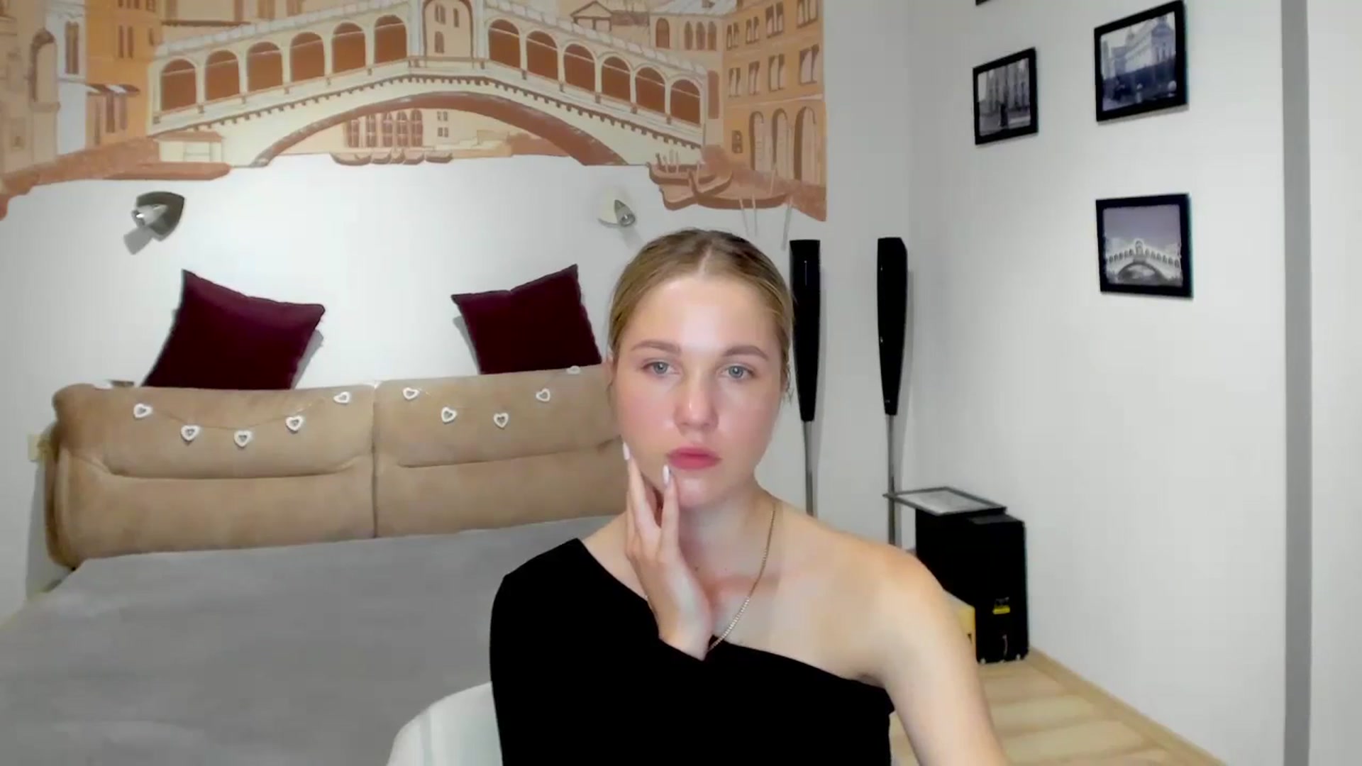 Gallery image thumbnail from Kate_Lewiss's myfreecams stream on, 05/13/2024, 10:54 image 15 of 20