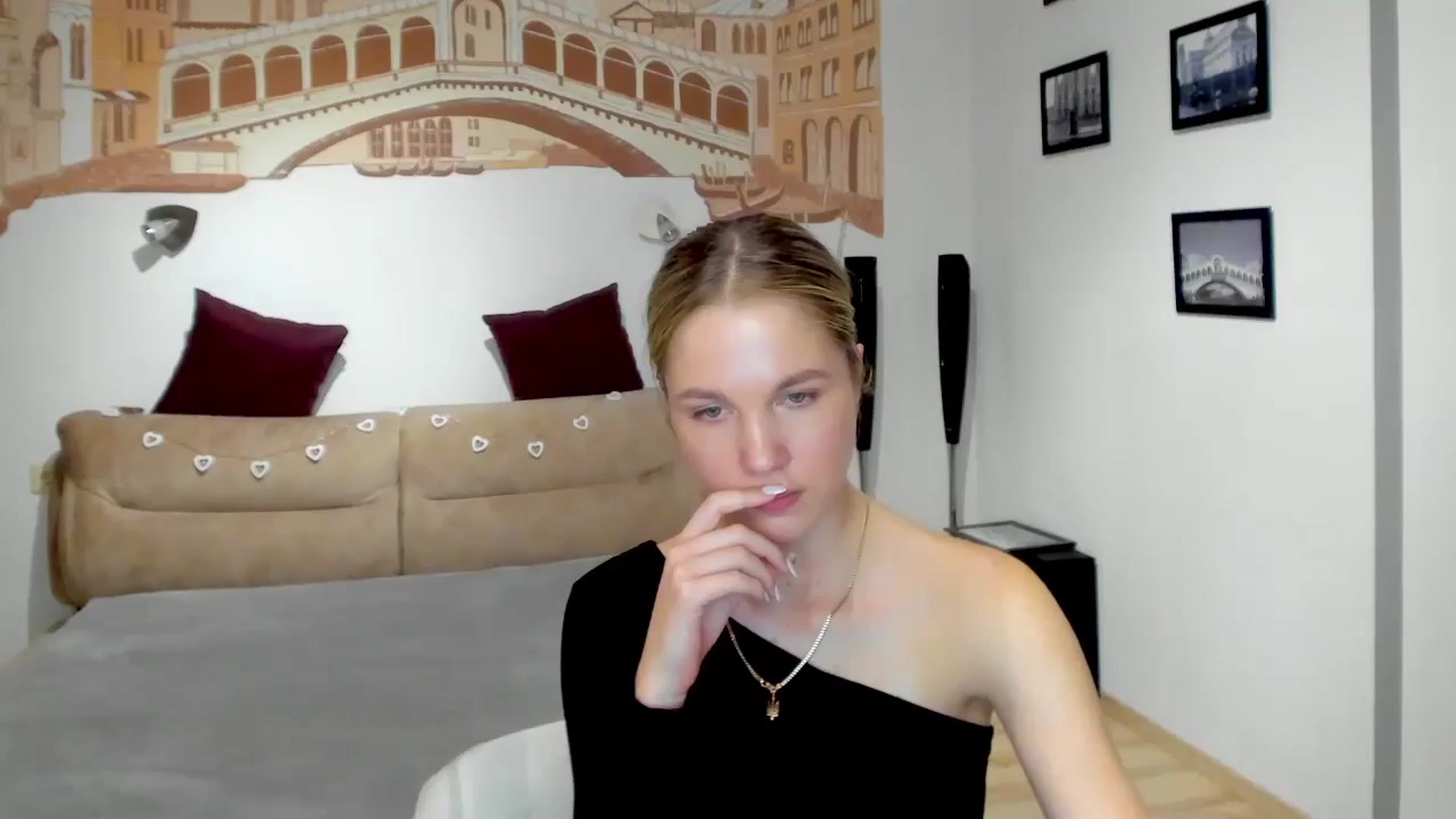 Gallery image thumbnail from Kate_Lewiss's myfreecams stream on, 05/13/2024, 10:54 image 4 of 20