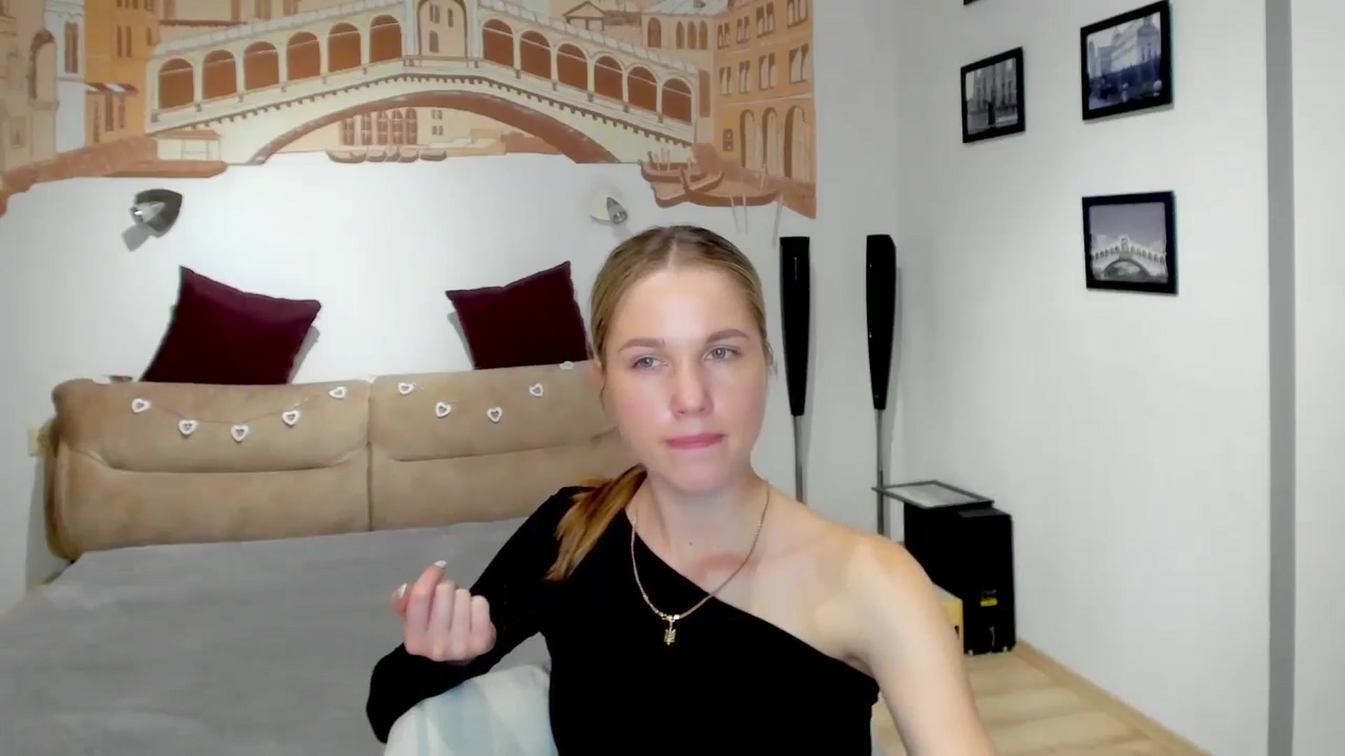 Gallery image thumbnail from Kate_Lewiss's myfreecams stream on, 05/13/2024, 10:54 image 16 of 20