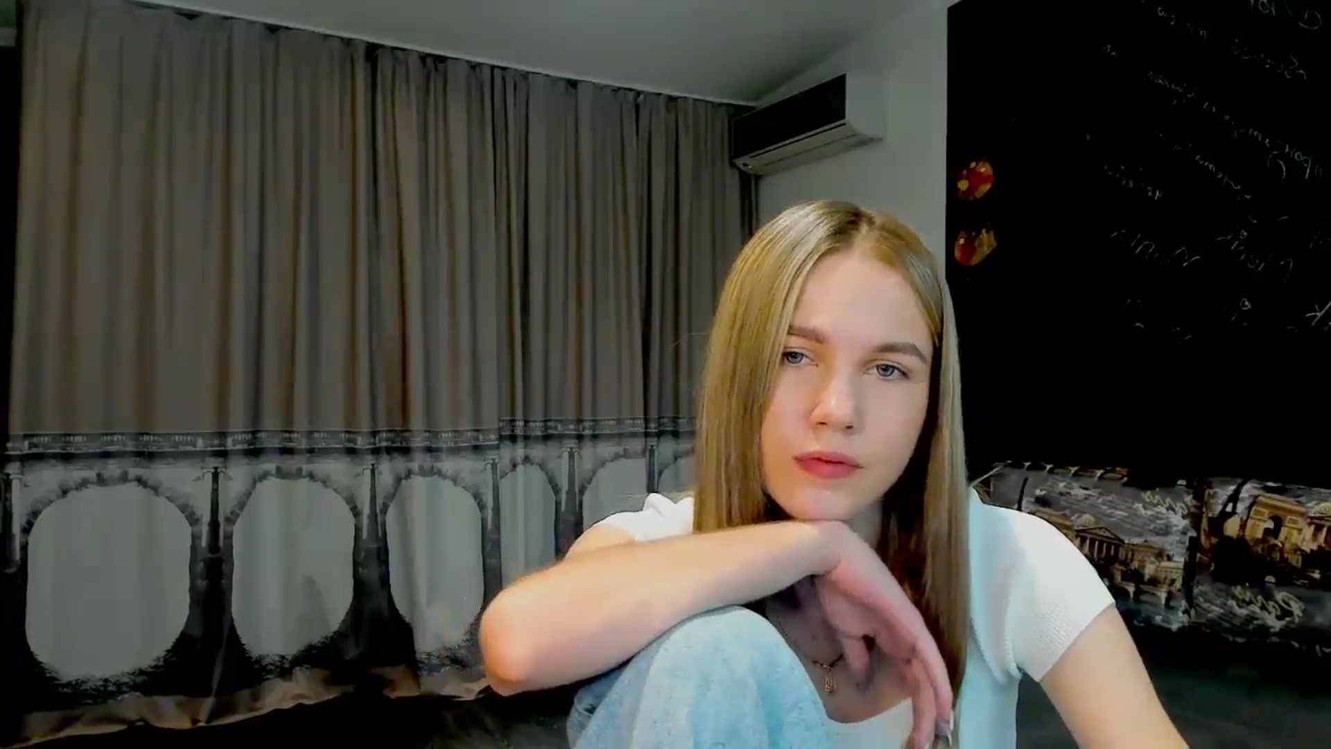 Gallery image thumbnail from Kate_Lewiss's myfreecams stream on, 05/16/2024, 07:32 image 17 of 20