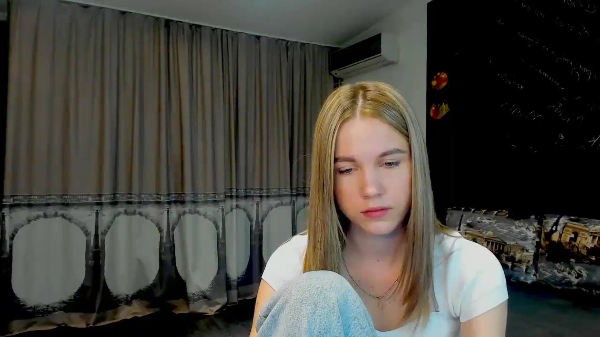 Gallery image thumbnail from Kate_Lewiss's myfreecams stream on, 05/16/2024, 07:32 image 15 of 20